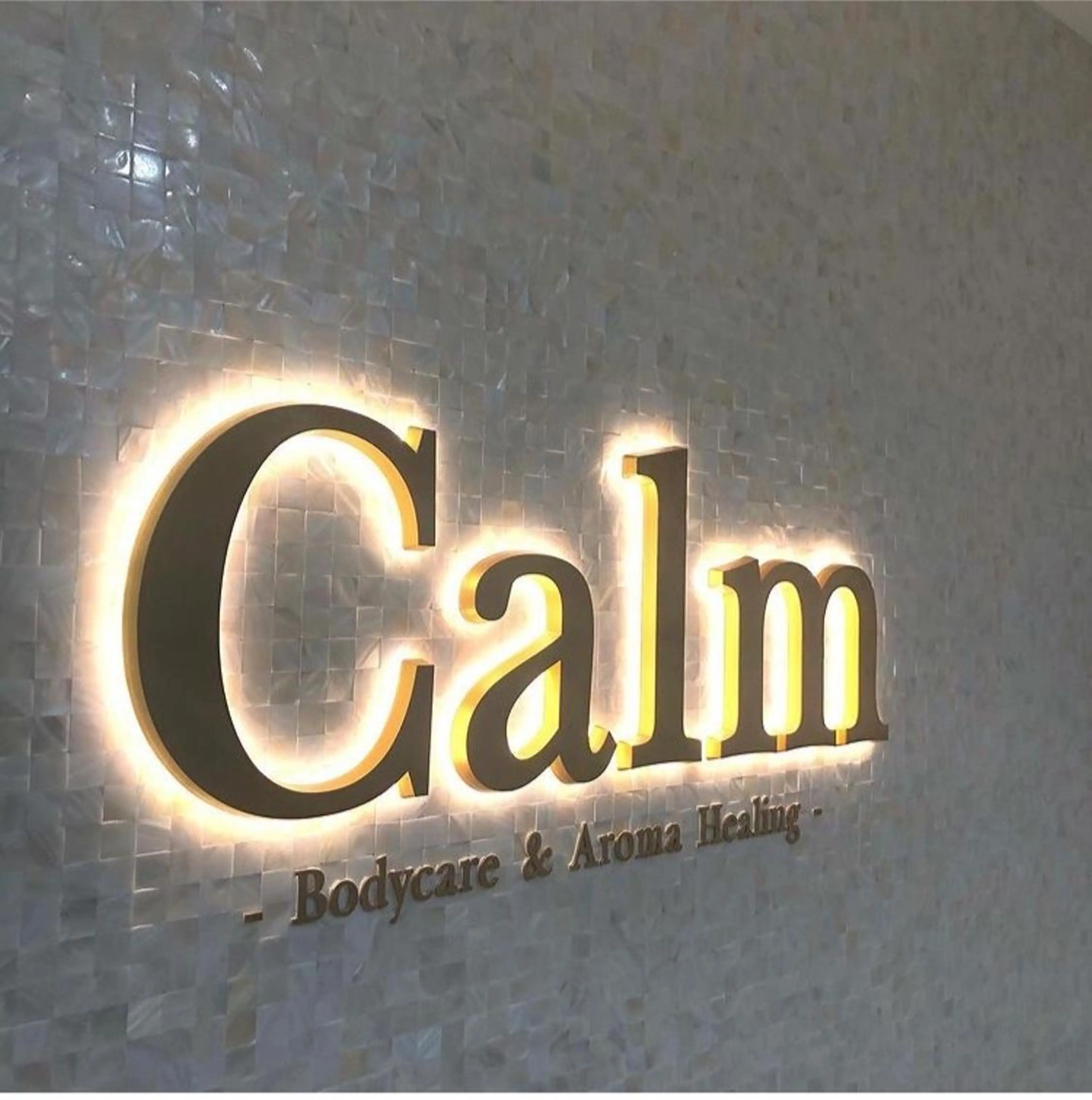 キッズ カラー ショート パーマ ネイル ヘアアレンジ マツエク・マツパ アイブロウ メンズ リラクゼーション サロン calmのエステ・リラクイメージ