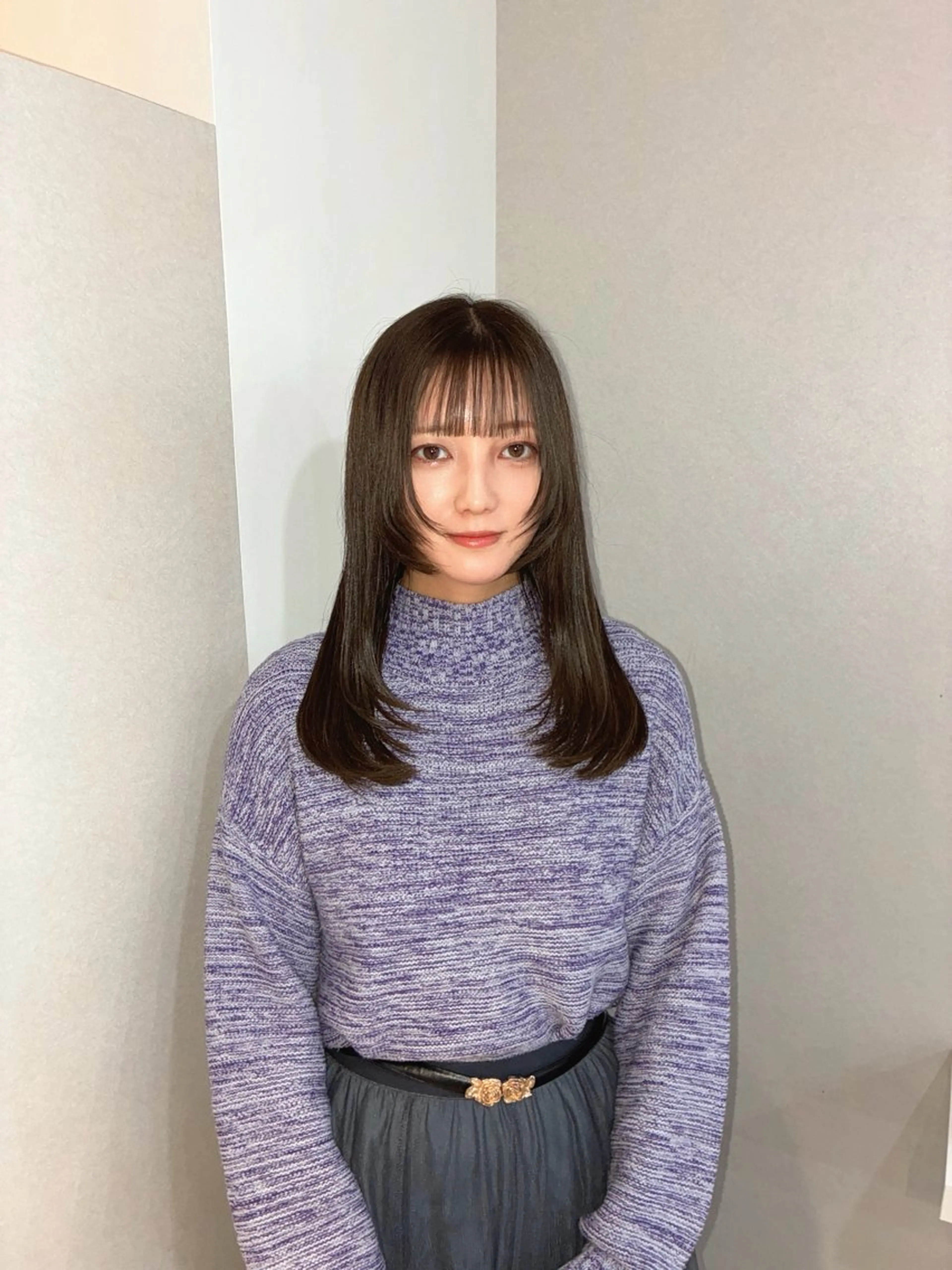 セミロング カラー 透明感カラー グレージュ 顔まわりレイヤー レイヤーカット ハナダ メイのヘアスタイル