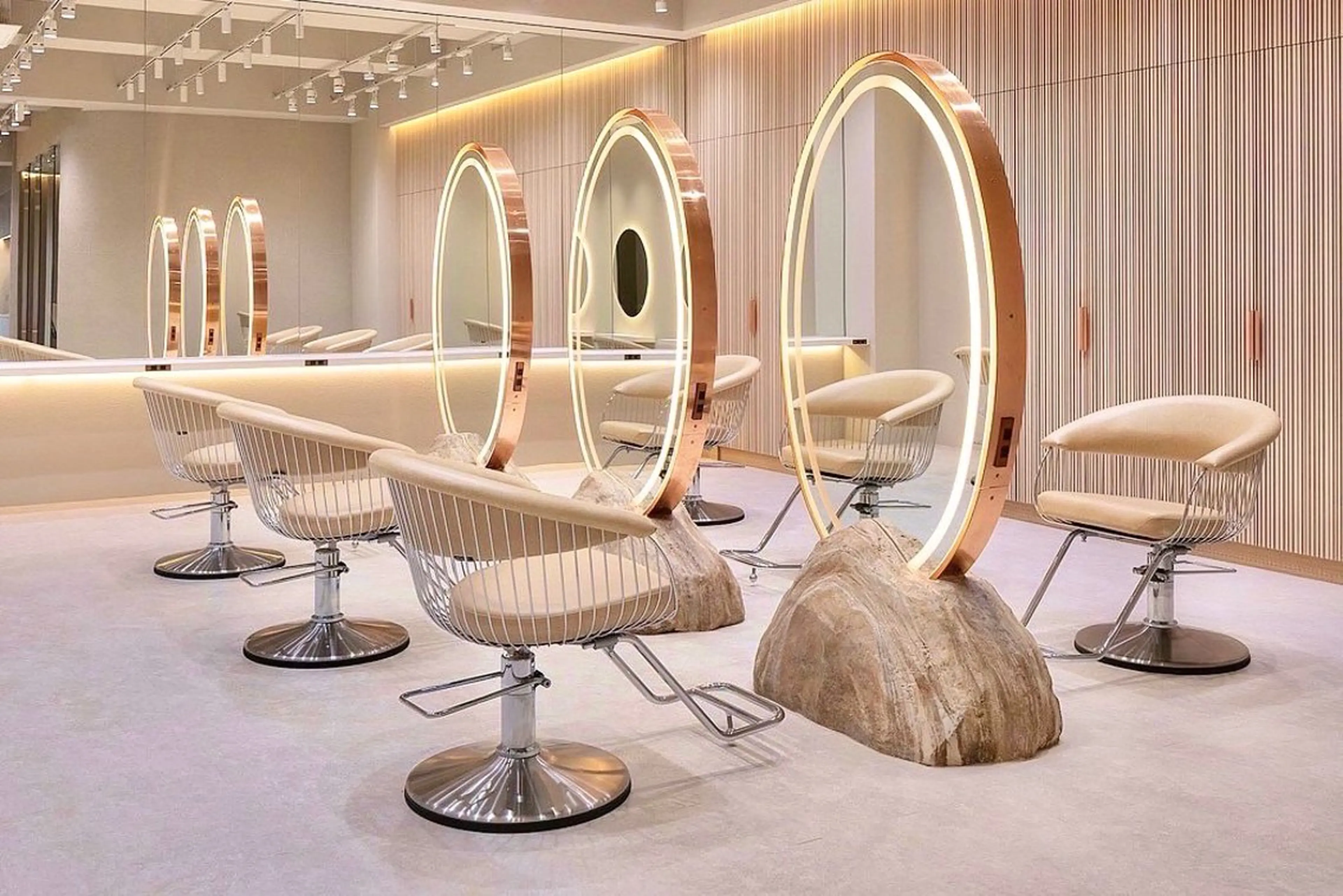 ❤️ブリーチなし💚 ダブルカラー平野実花のヘアスタイル