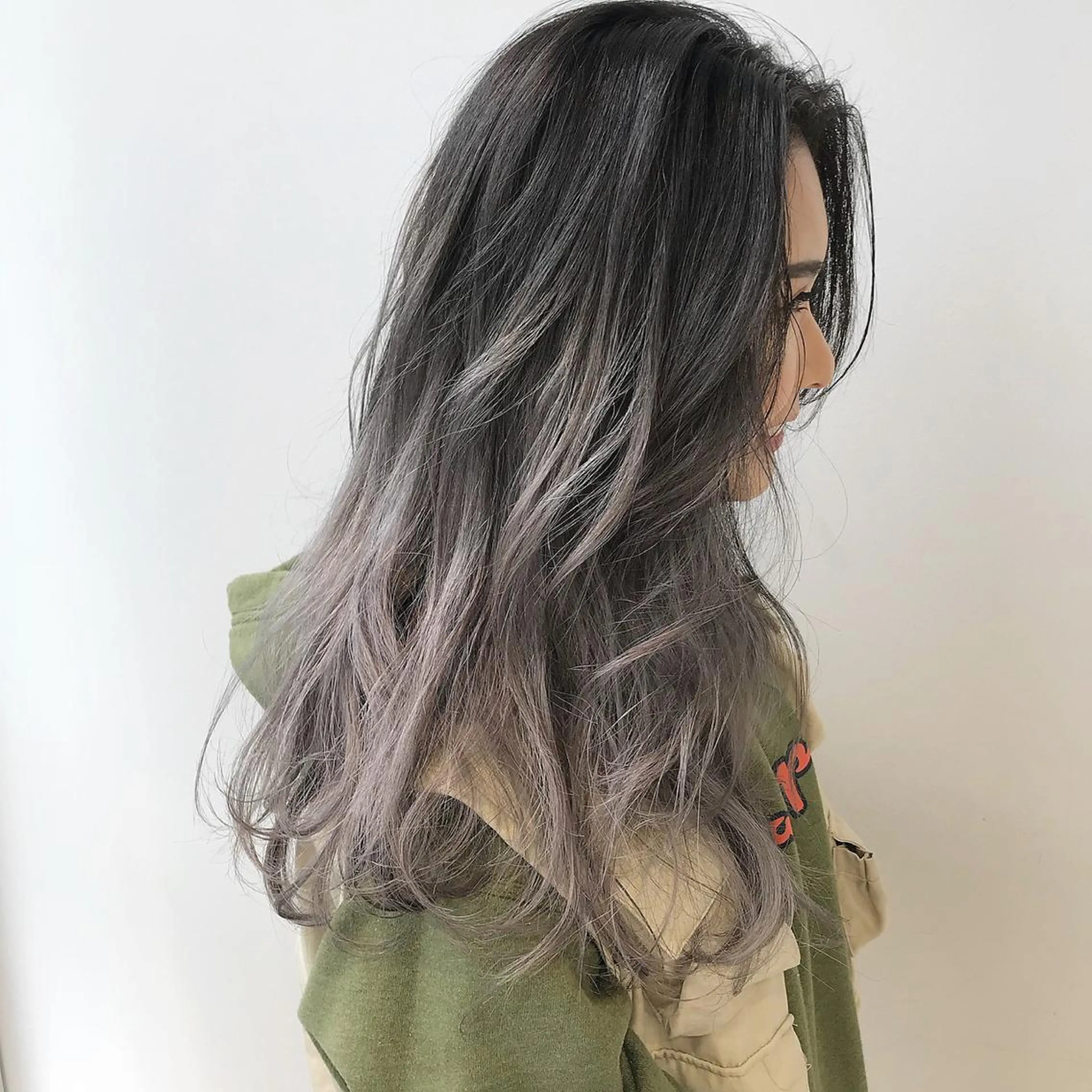 ロング カラー ヘアアレンジ 切りっぱなしボブ バレイヤージュ 黒髪 グラデーションカラー ハイライトカラー 阿部 圭悟のヘアスタイル