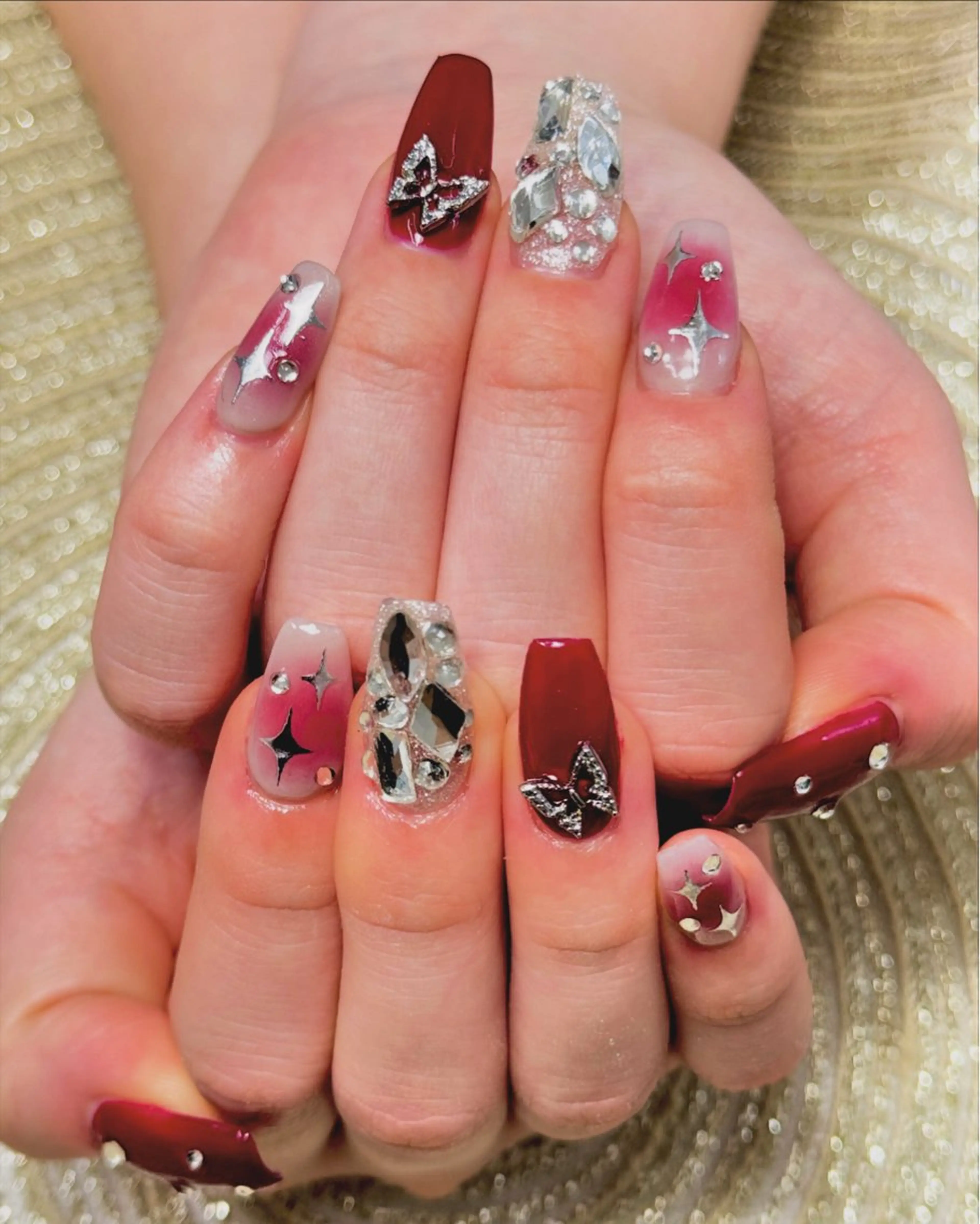 ネイル チークネイル 赤色 moa nailのネイルデザイン