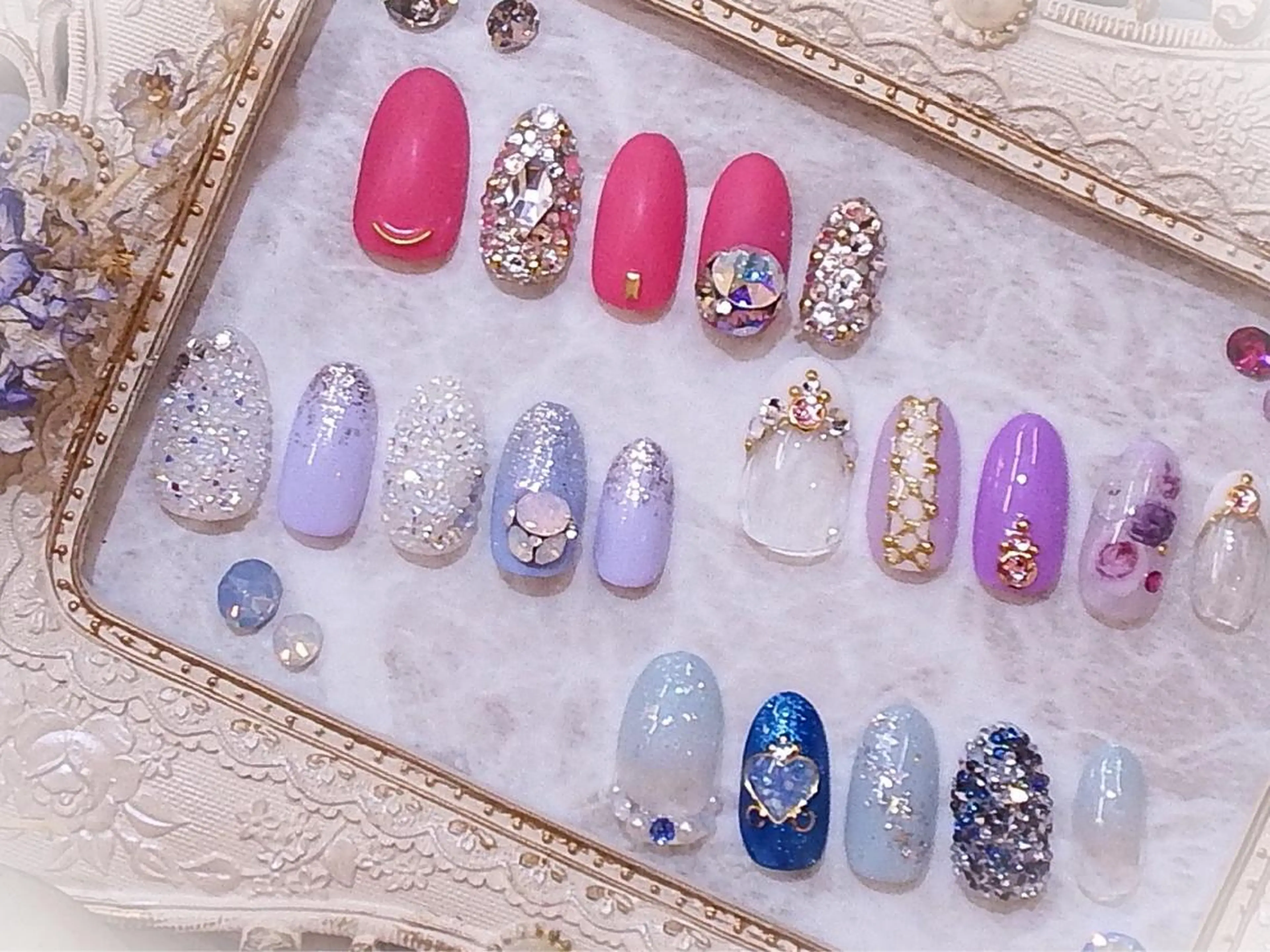 ネイル アートネイル ストーンネイル ボガスティーズネイル 川崎店のネイルデザイン