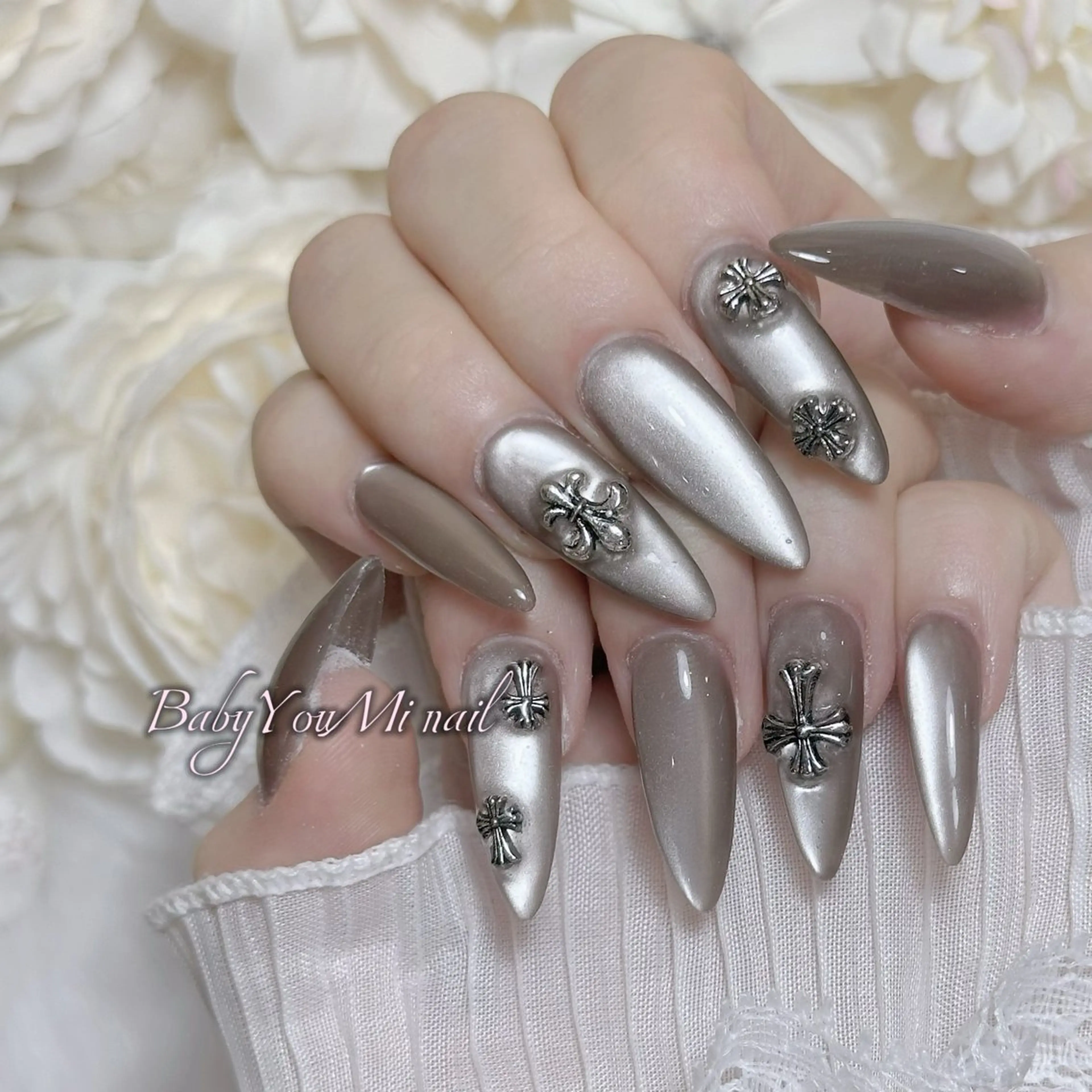 ネイル オーロラネイル 成人式 フットネイル フレンチネイル ジェルネイル ハンドネイル Oomiya 服部のネイルデザイン