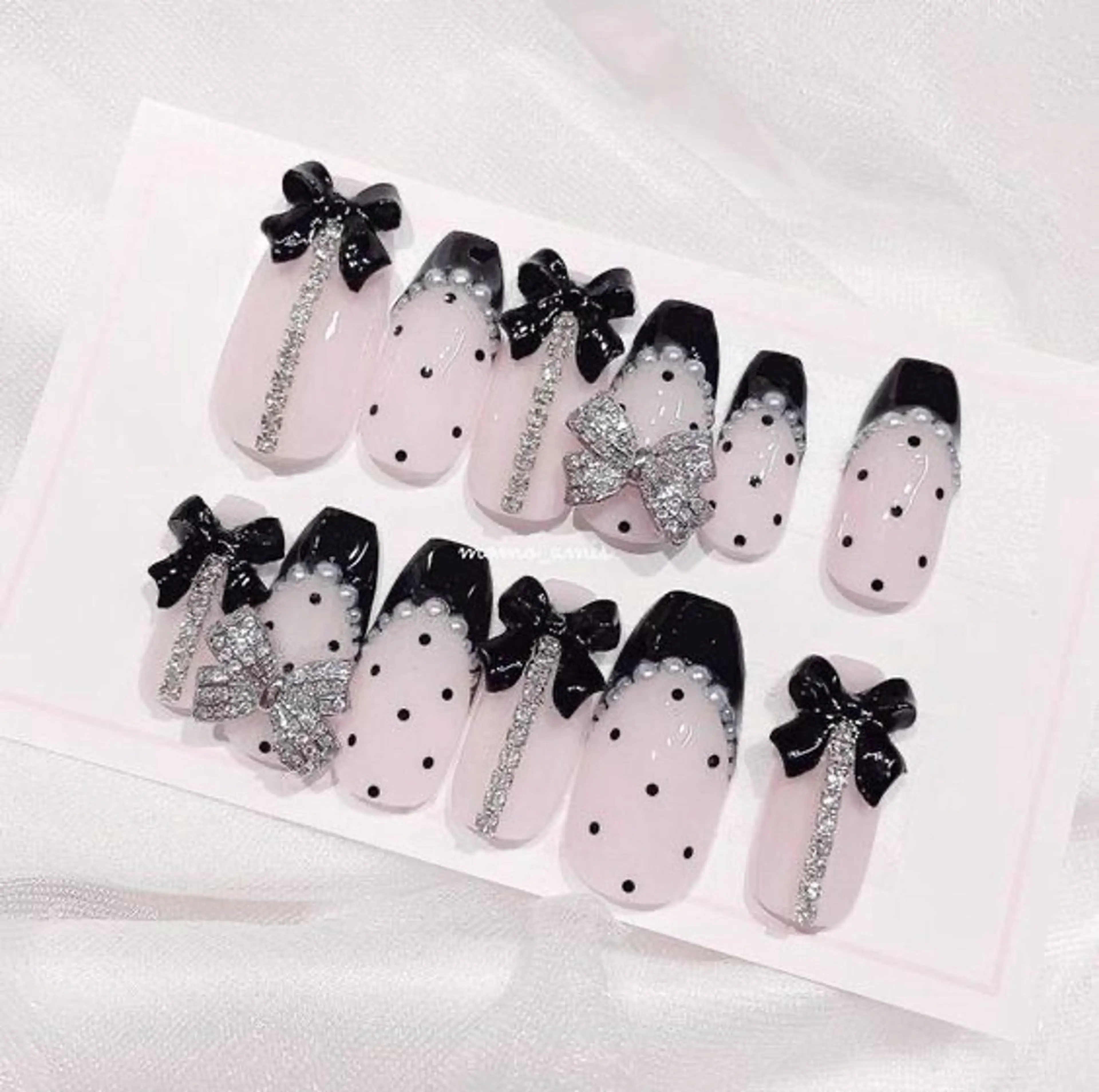 ネイル マグネットネイル ピンク ネイルチップ 冬ネイル Lee Nailsのネイルデザイン
