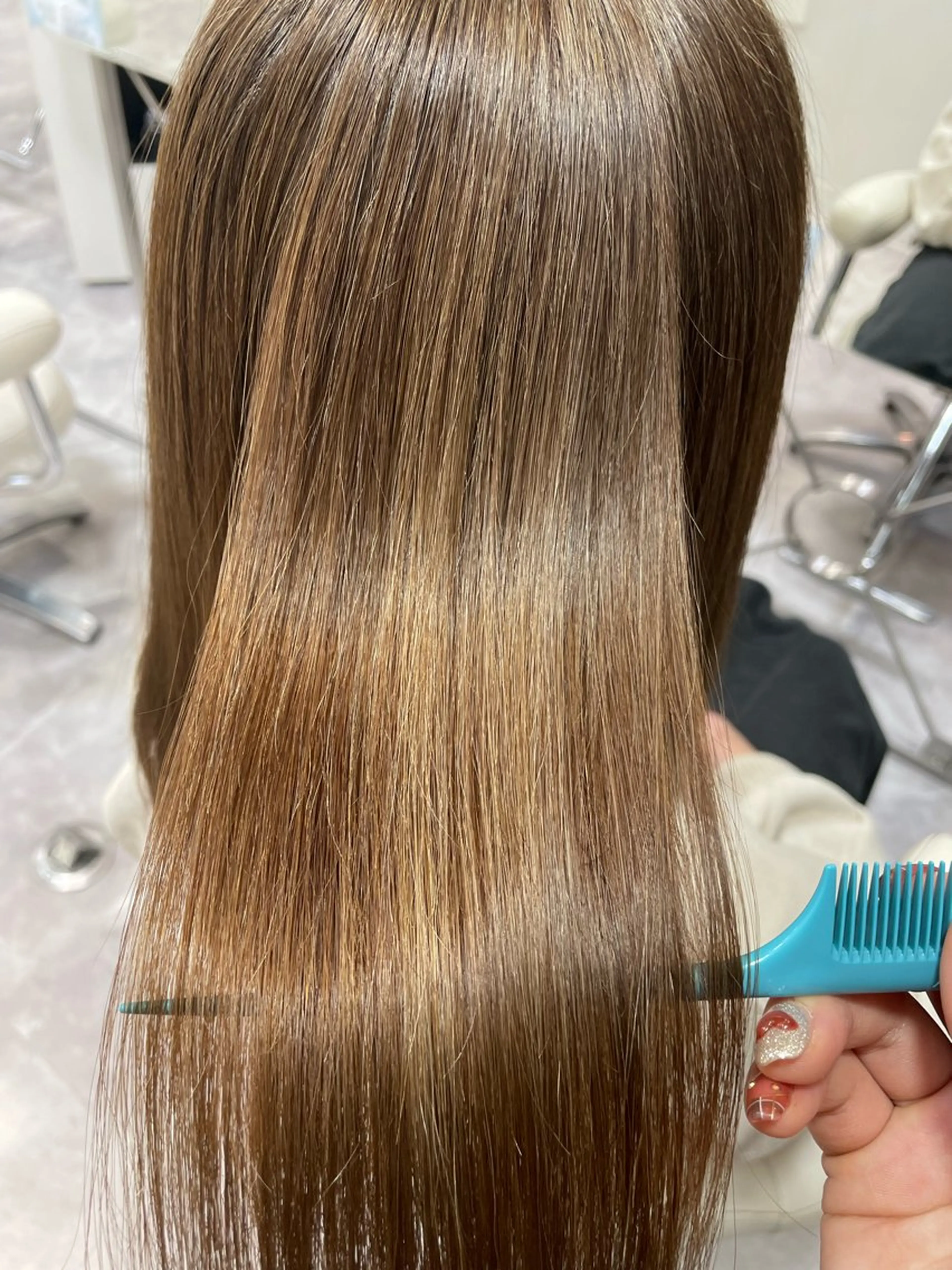 セミロング カラー アッシュ ヘアカラー 尾崎 美晴の眉毛・アイブロウイメージ