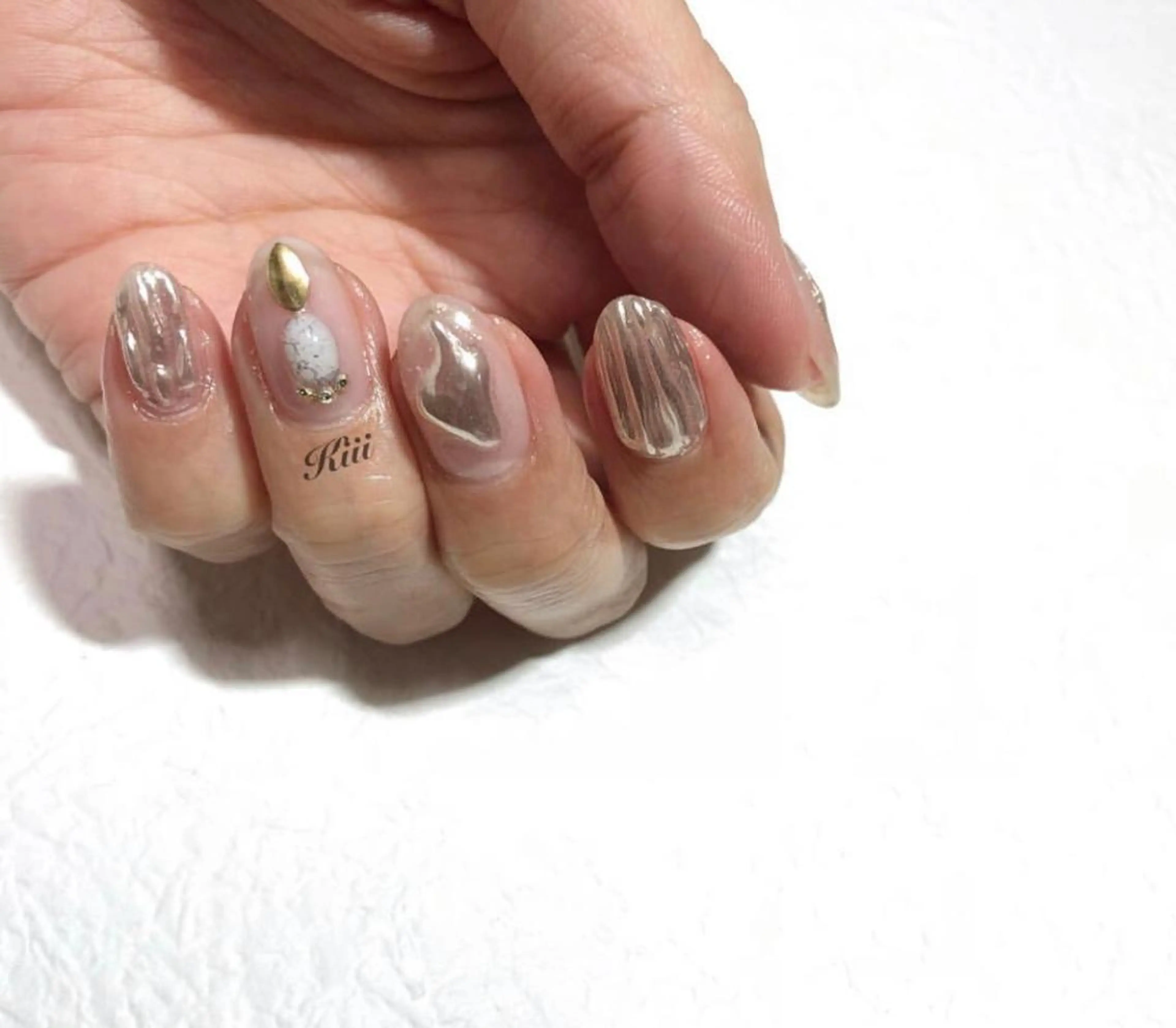 ネイル ミラーネイル ハンドネイル フットネイル kiii.__ ✴︎*のネイルデザイン