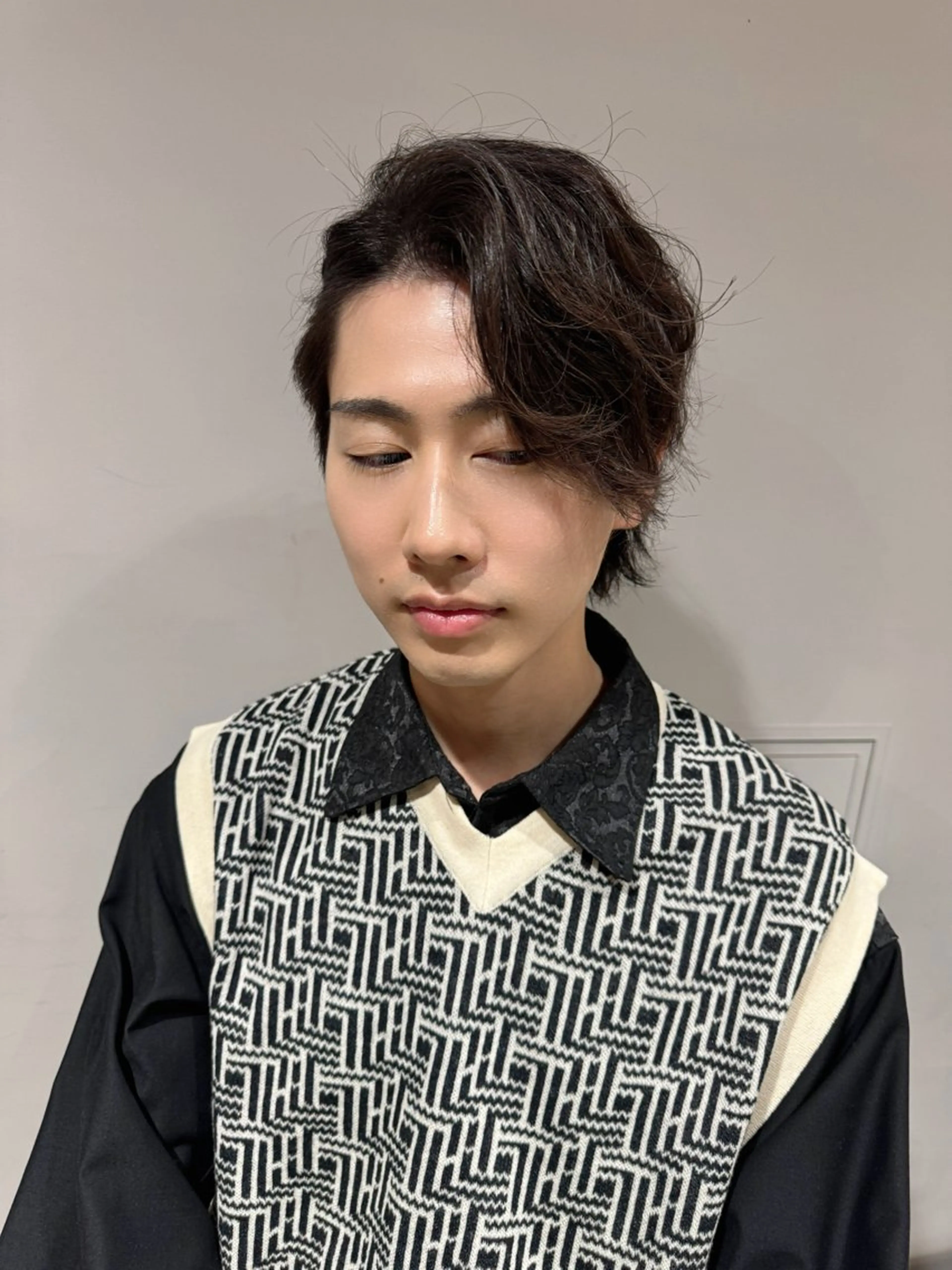 ミディアム パーマ メンズ カット パーマ トリートメント 似合う髪型が 分からない方へのヘアスタイル