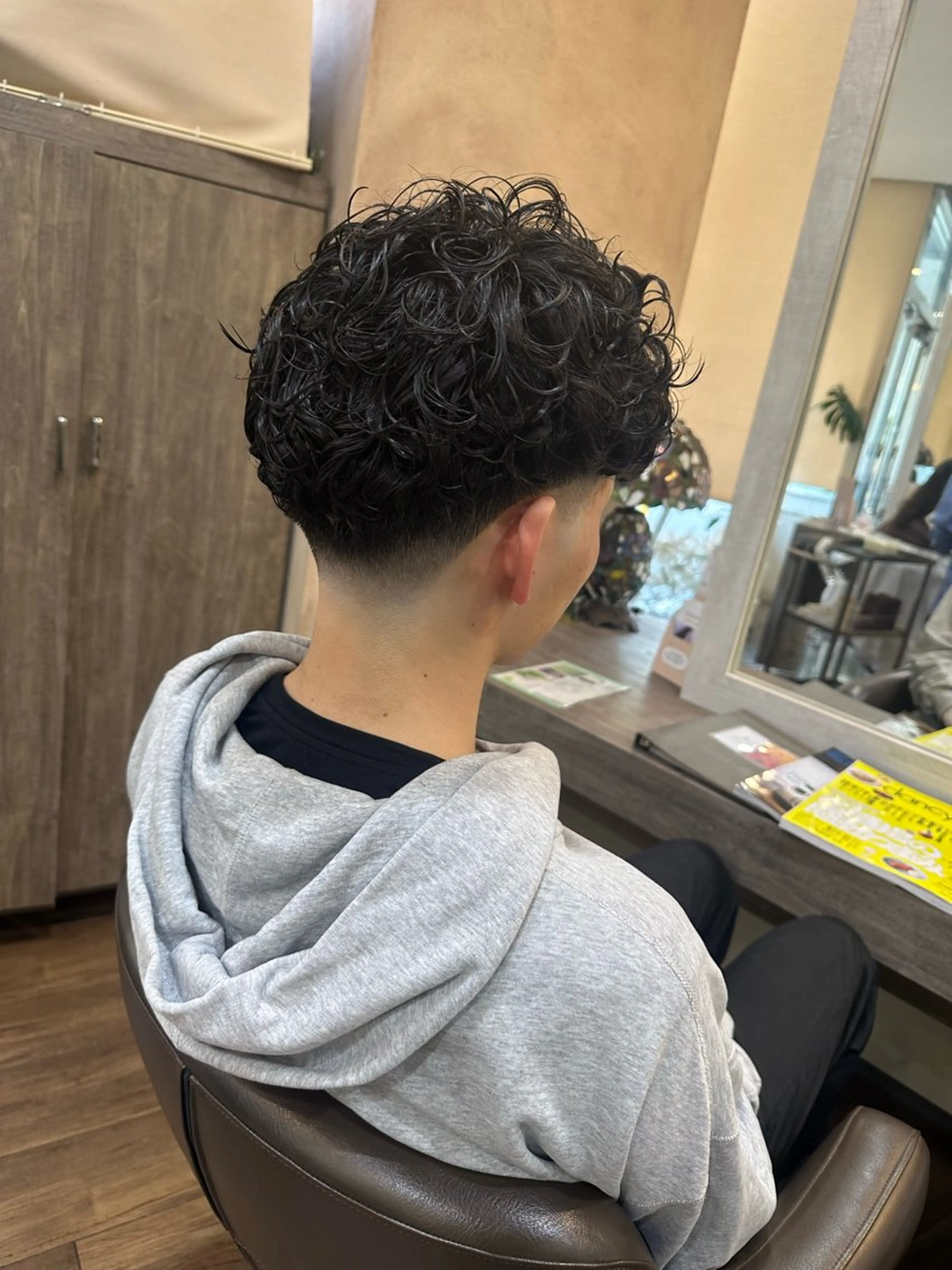 ショート パーマ メンズ フェードカット 小川 音哉「fluer」のヘアスタイル