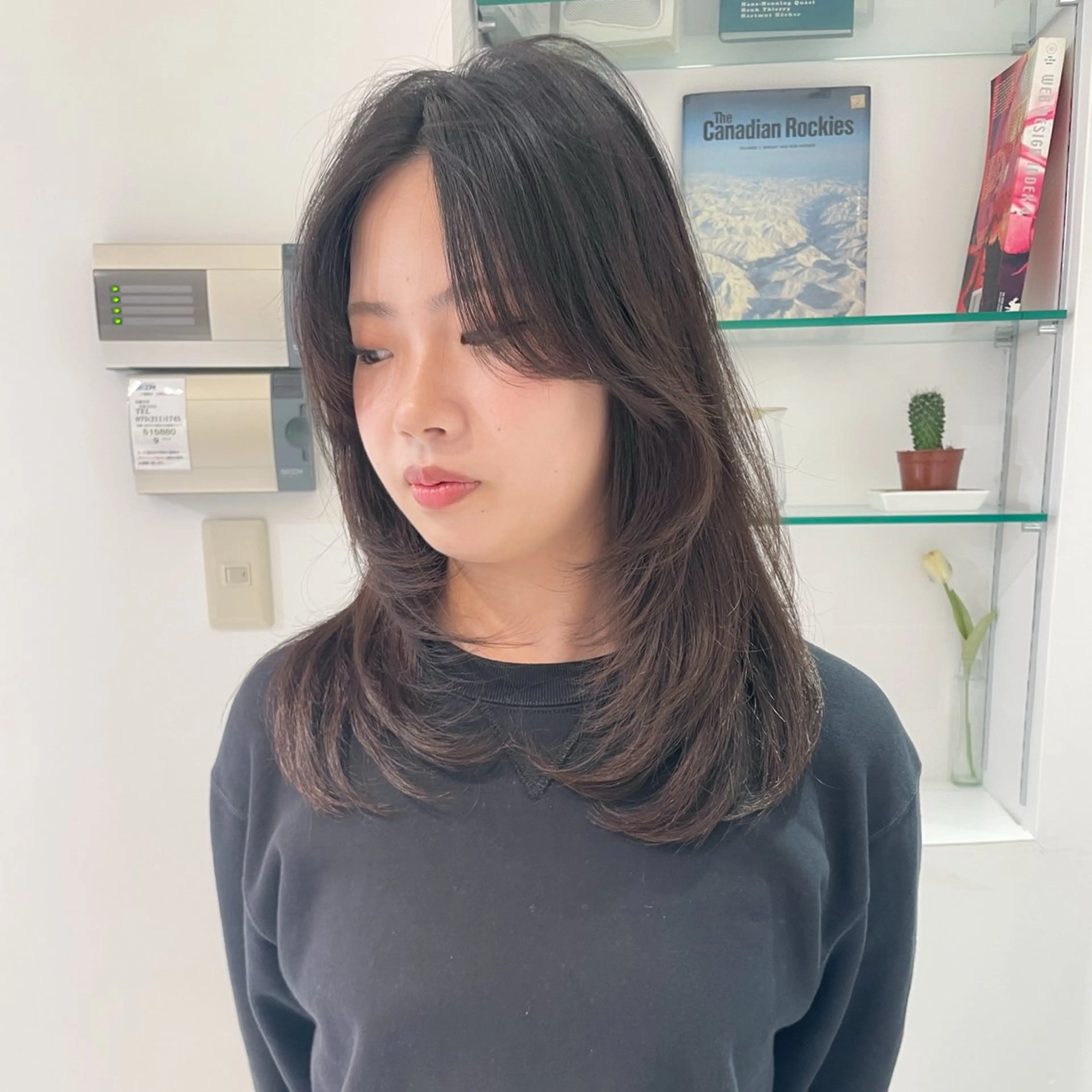 ミディアム 顔まわりレイヤー かきあげバング レイヤーカット 似合わせヘア🤍 面田法子のヘアスタイル