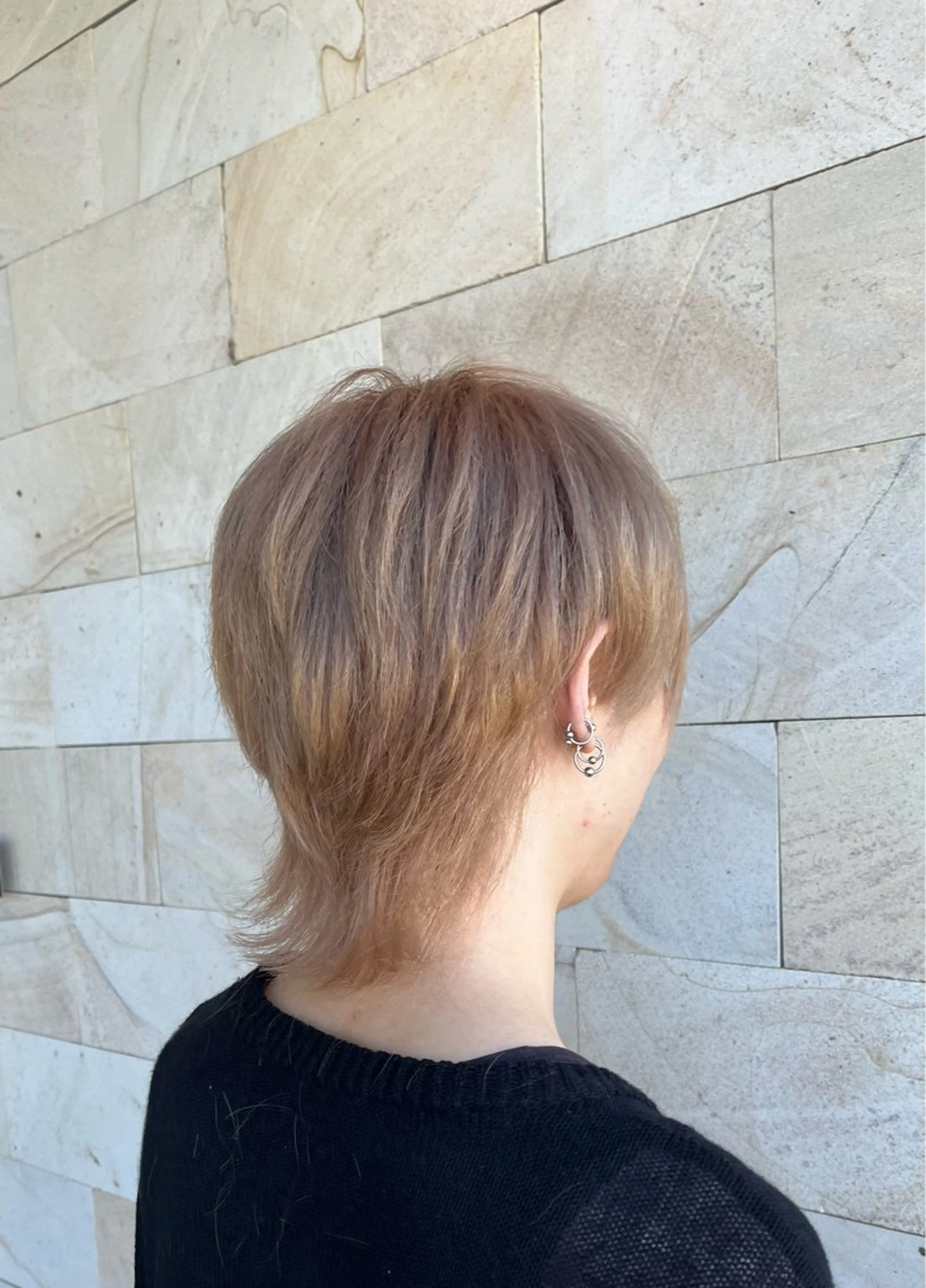 ショート カラー ベージュカラー ブリーチ ケアブリーチ ミルクティーベージュ 栗林 姫花のヘアスタイル