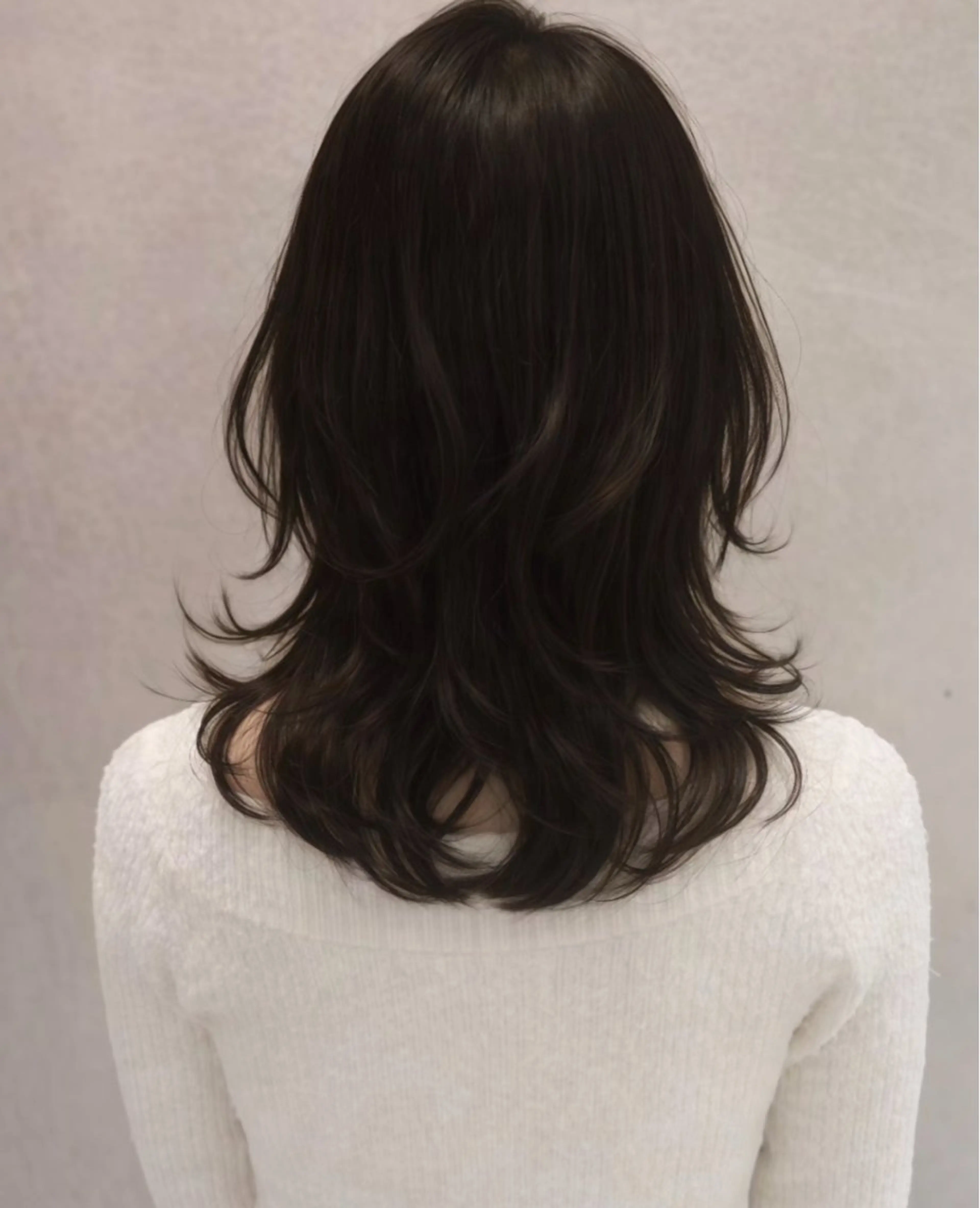 ミディアム カット ヘアカラー トリートメント 縮毛矯正・似合わせ タナカ レイヤのヘアスタイル