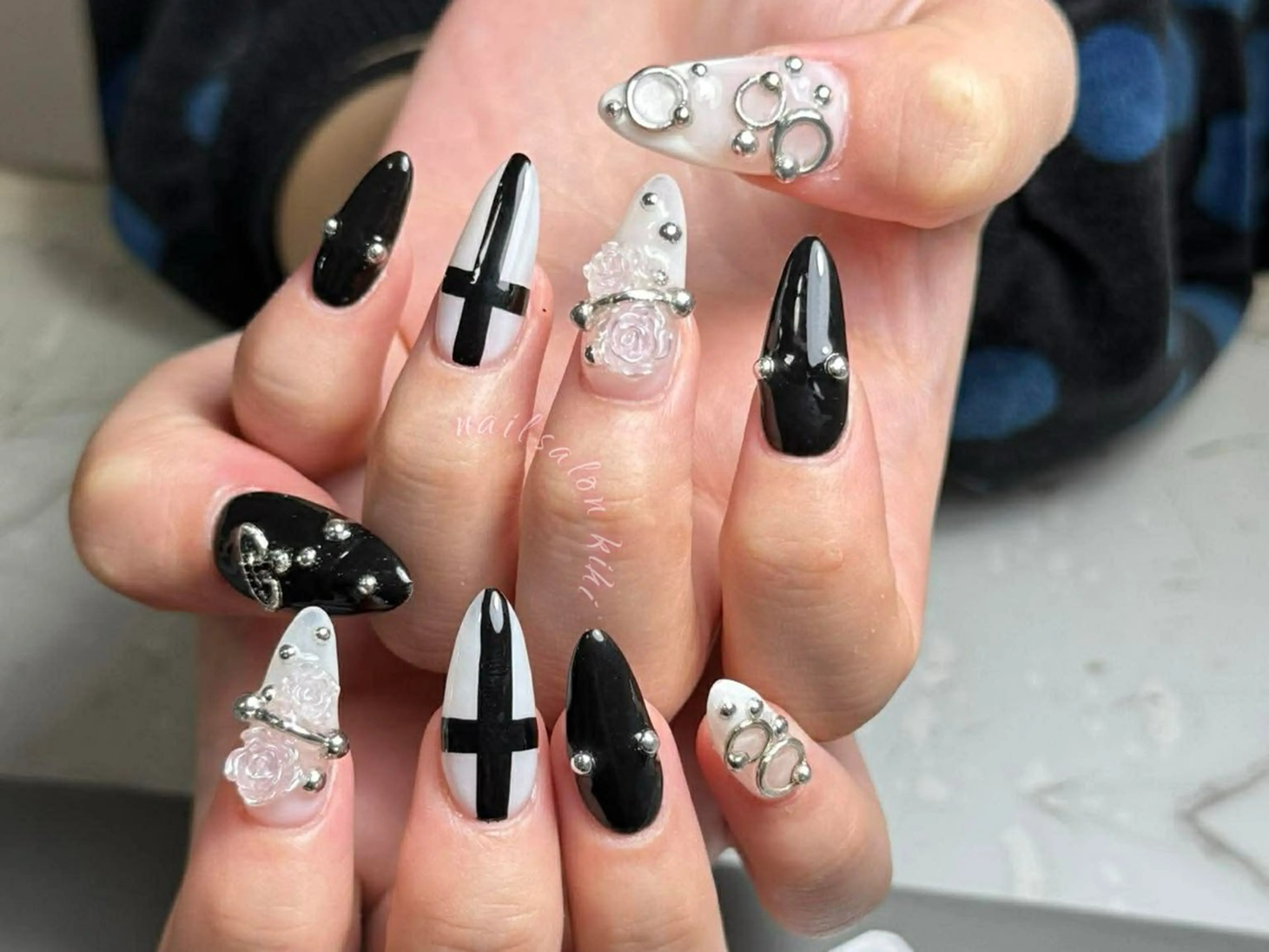 ネイル アートネイル フレンチネイル ジェルネイル グラデーション 韓国ネイル ハンドネイル 💕鈴木ユリ パラジェル/オフ無料のネイルデザイン