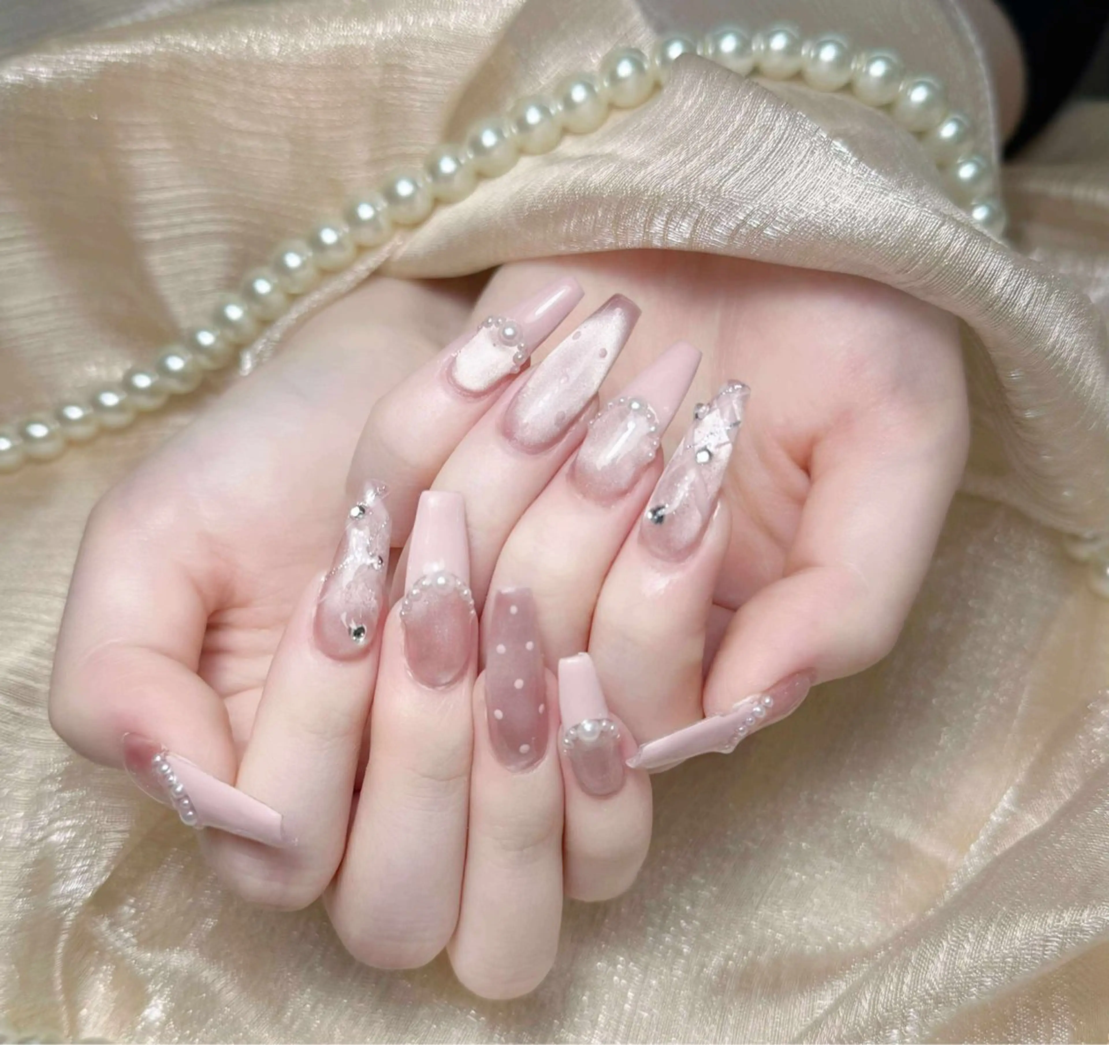 ネイル アートネイル ジェルネイル キラキラネイル ミラーネイル ニュアンスネイル ハンドネイル ハンドケア Nova Nail Nambaのネイルデザイン