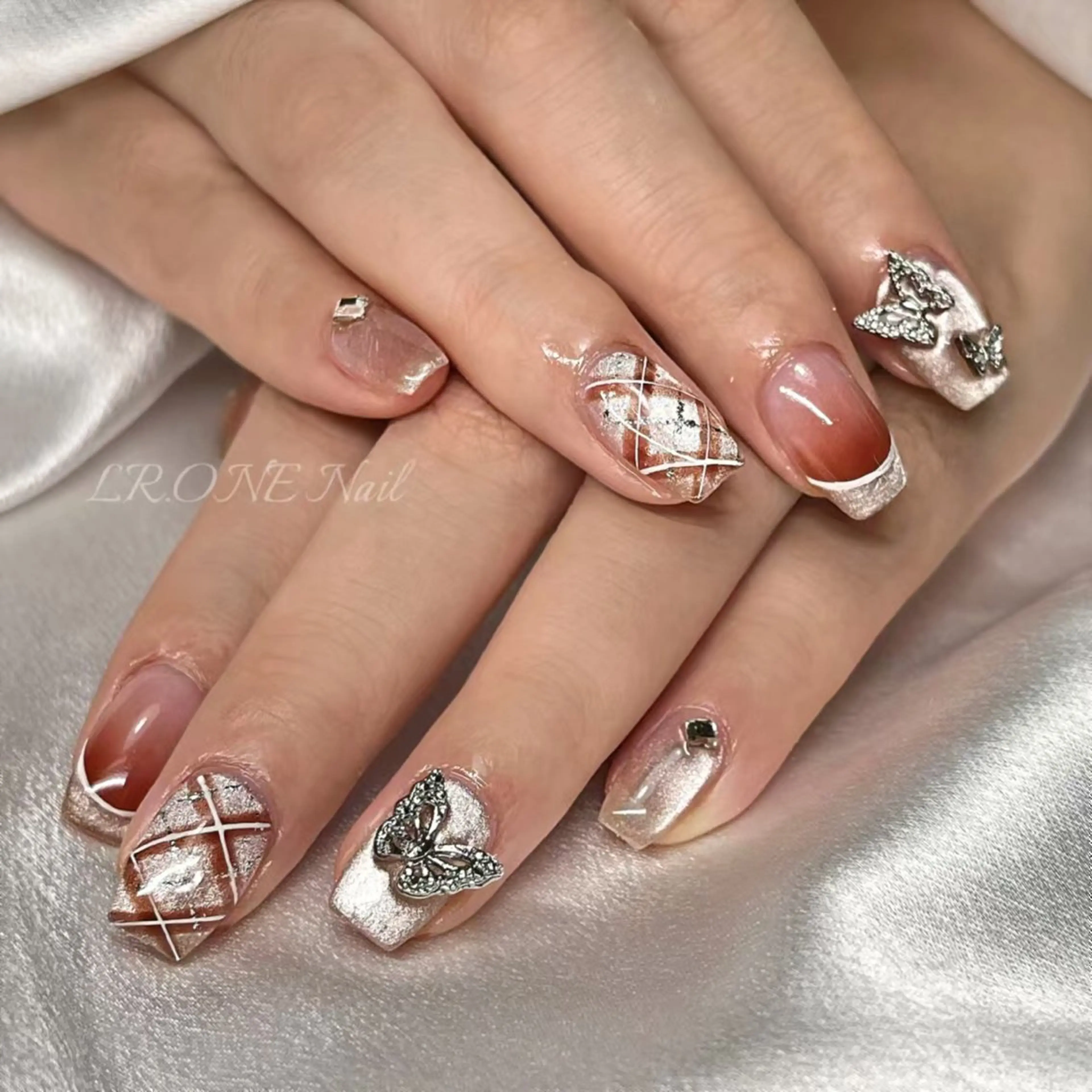 ネイル ハンドネイル LR.ONE ヨウのネイルデザイン