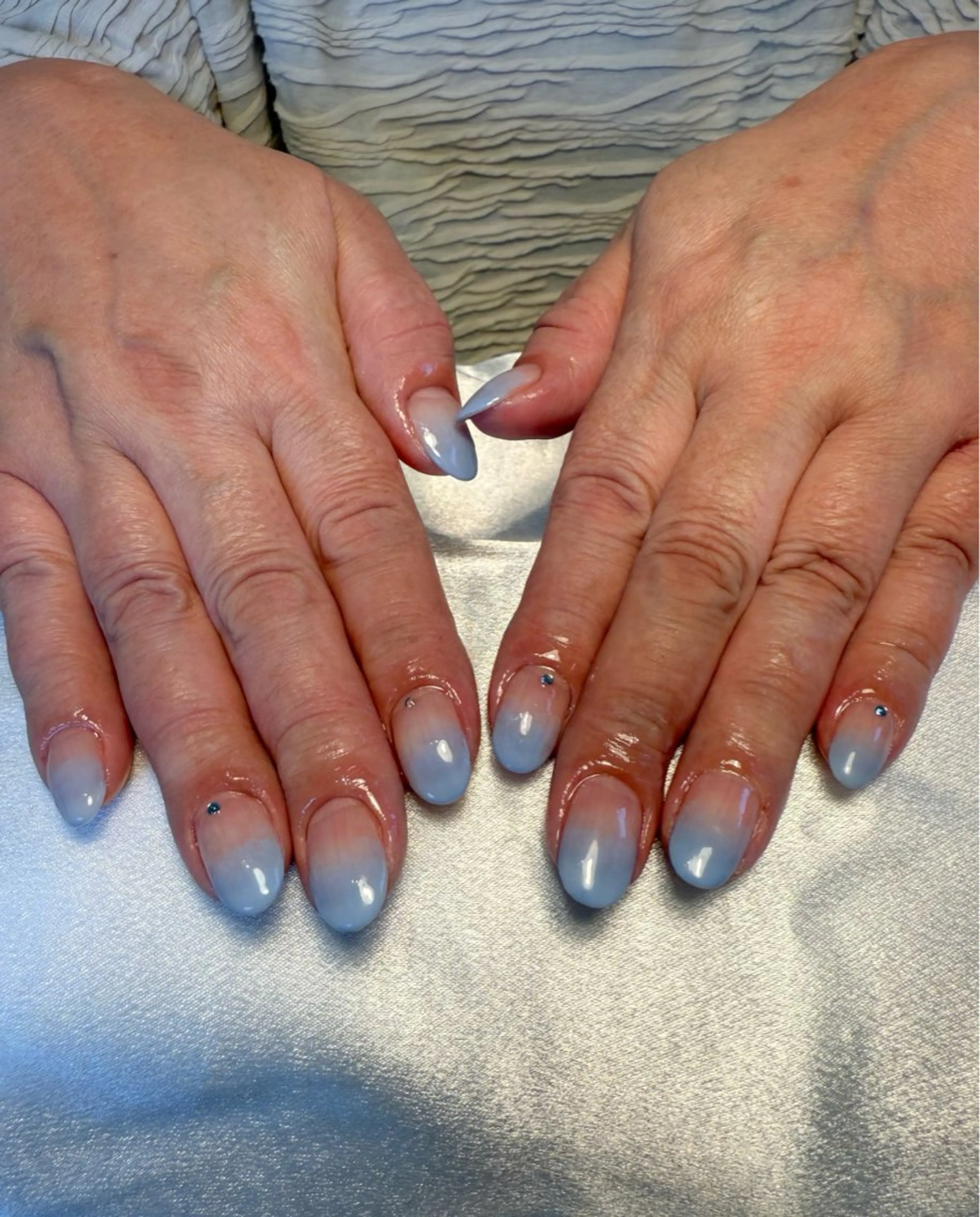 ネイル ブルー グラデーション オフィスネイル シンプルネイル 夏ネイル ハンドネイル nail salon Estelleのネイルデザイン