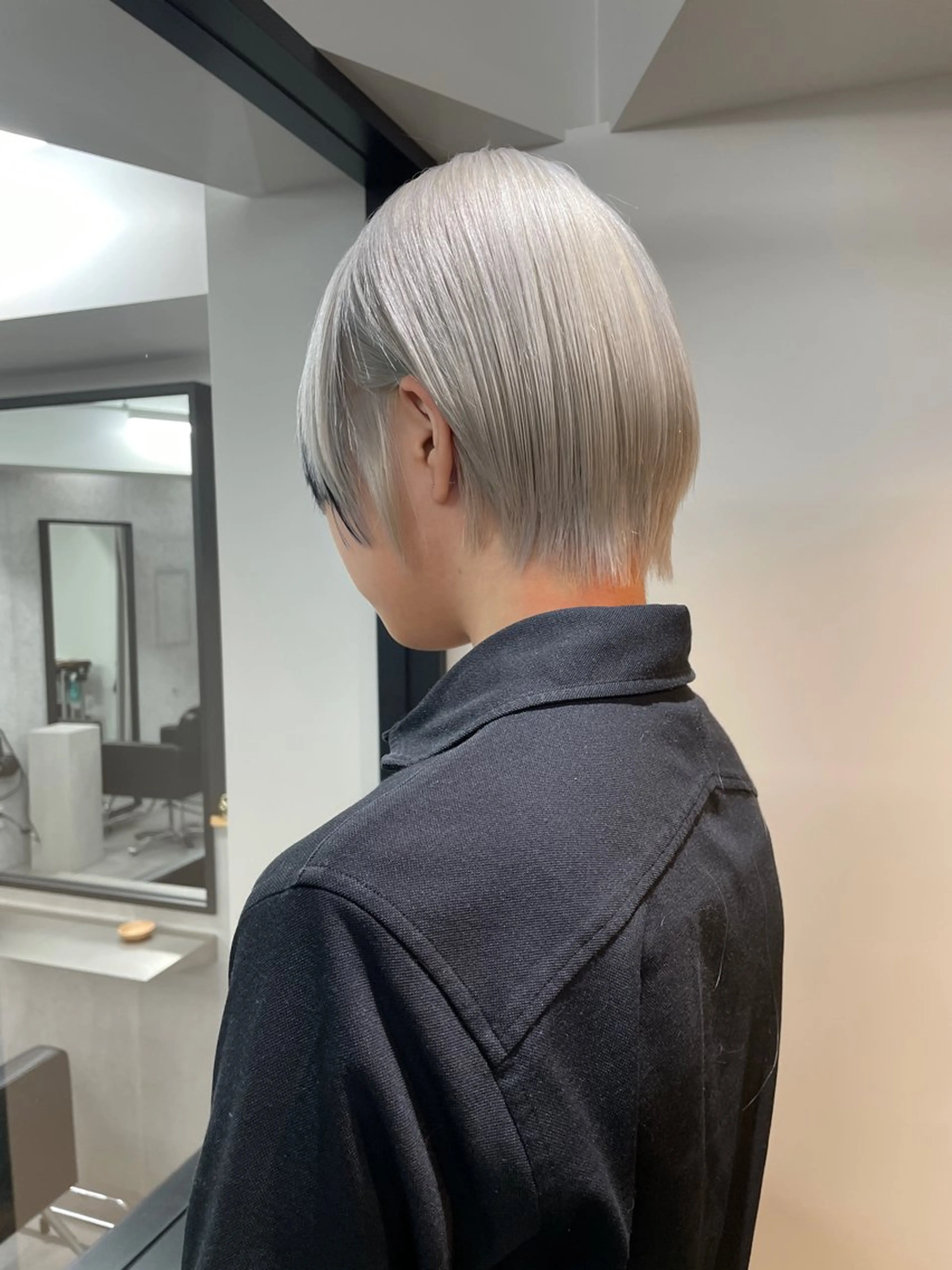 ショート カラー 切りっぱなしボブ レイヤー/縮毛矯正のヘアスタイル