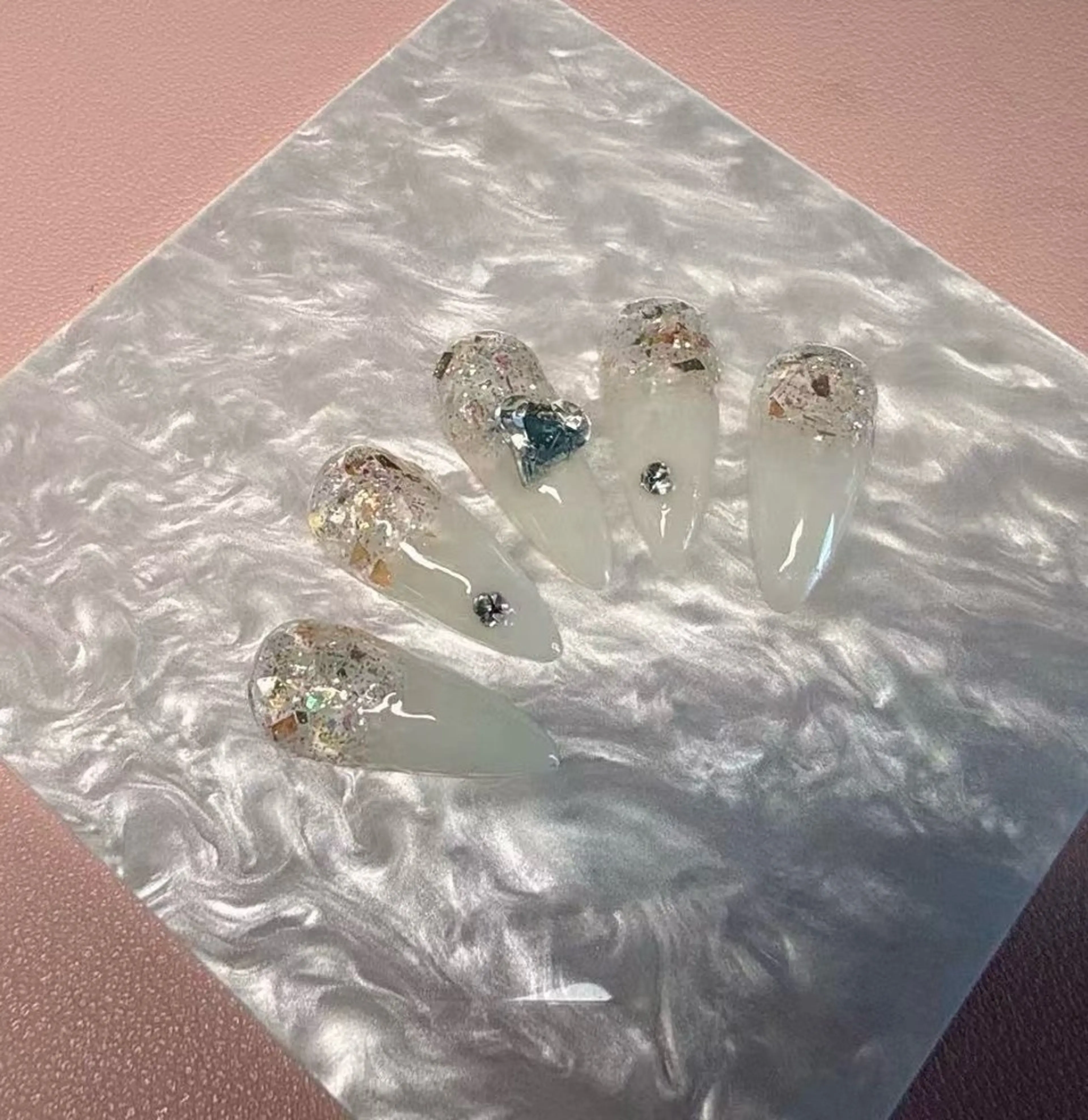 ネイル キラキラネイル 韓国ネイル lily salonのネイルデザイン