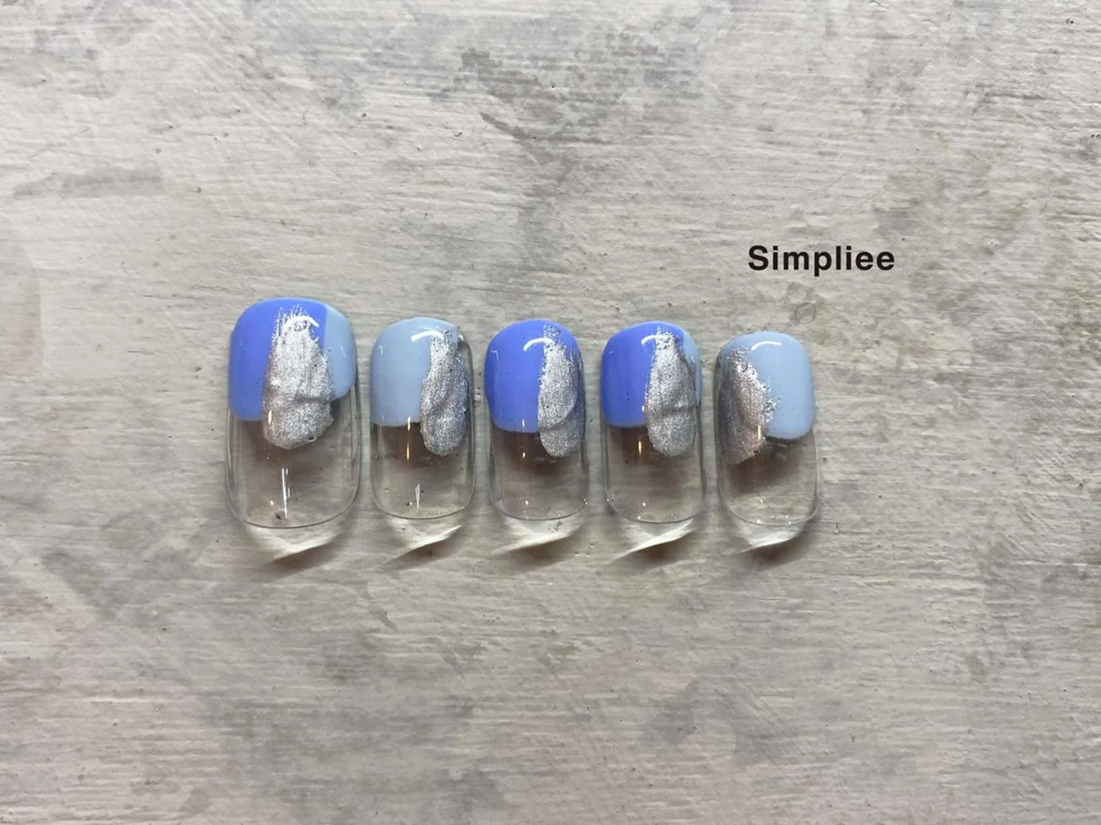 ネイル クリアネイル ニュアンスネイル Emi .K 西荻窪店のネイルデザイン