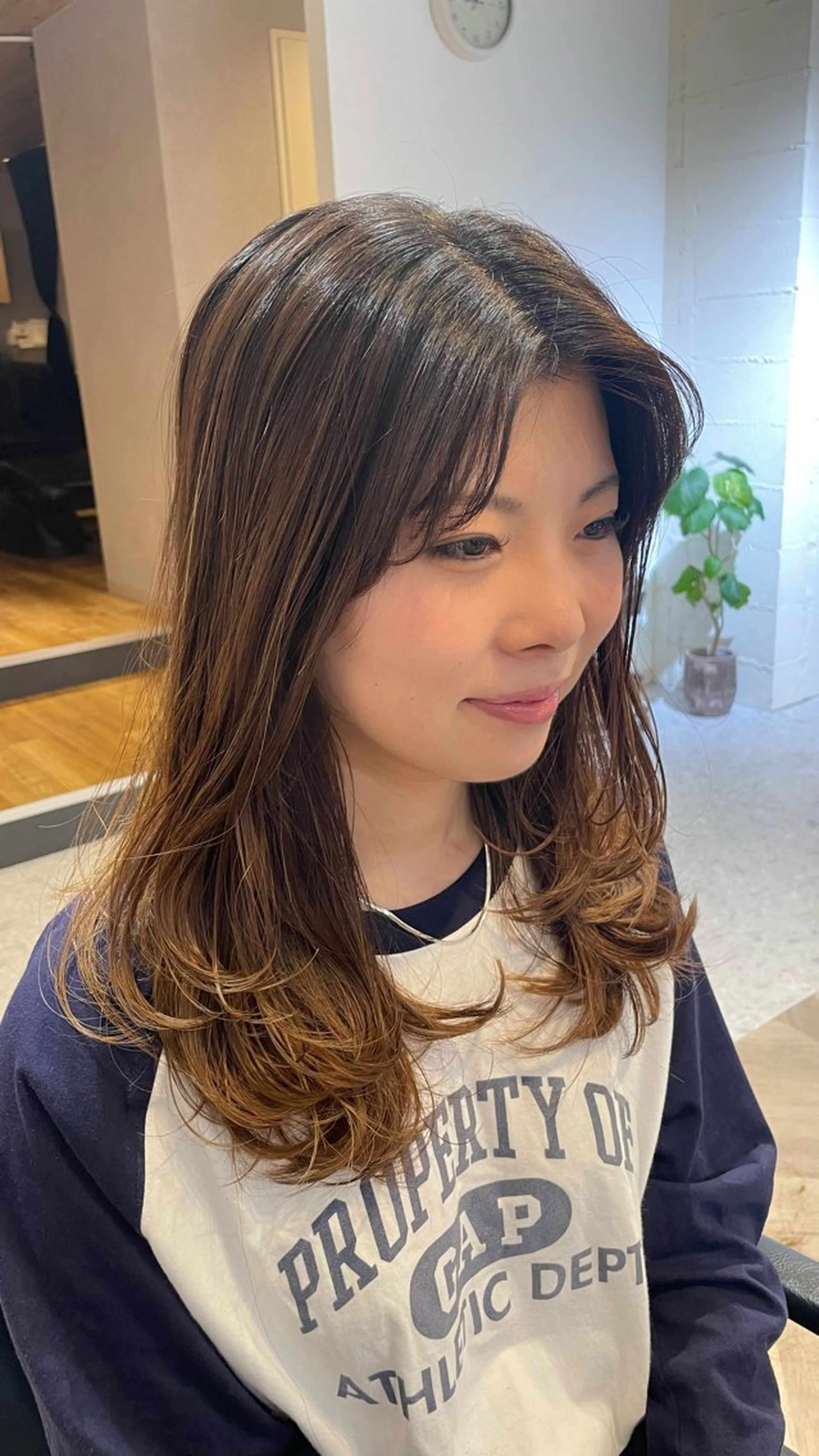 セミロング タニ アカリのヘアスタイル