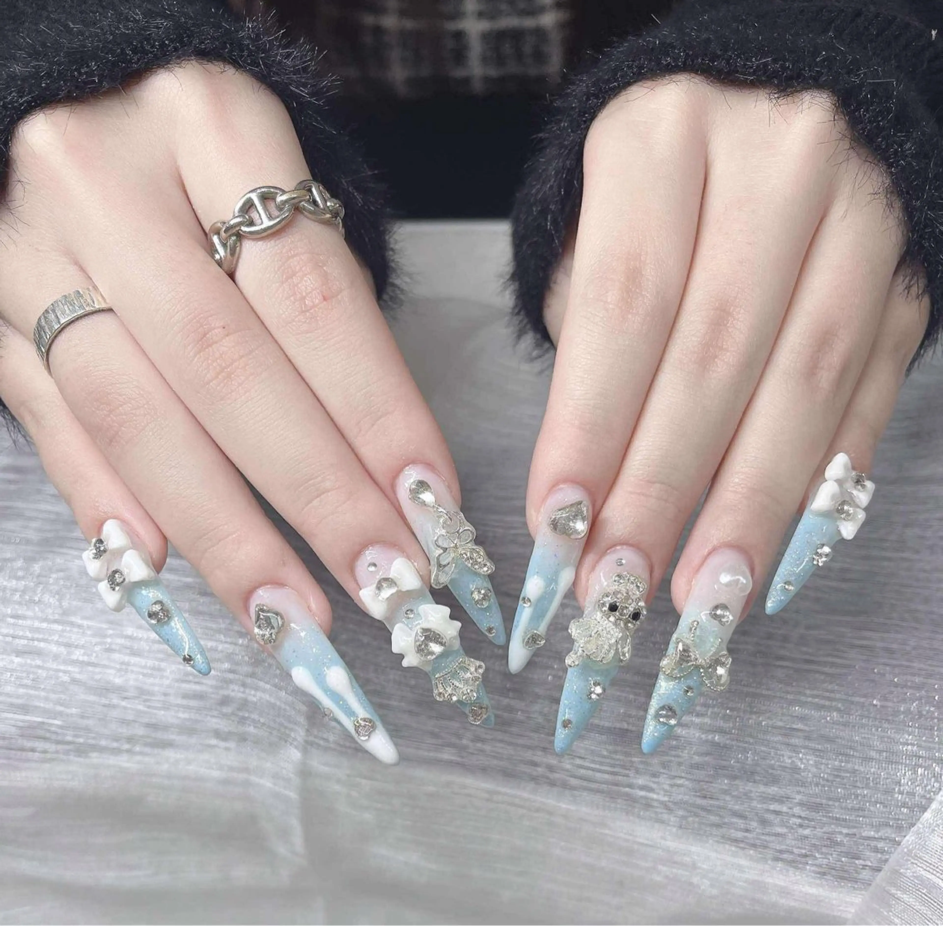 ネイル 長さ出し グラデーション 卒業式 キラキラネイル マグネットネイル ハンドネイル Lee Nailsのネイルデザイン