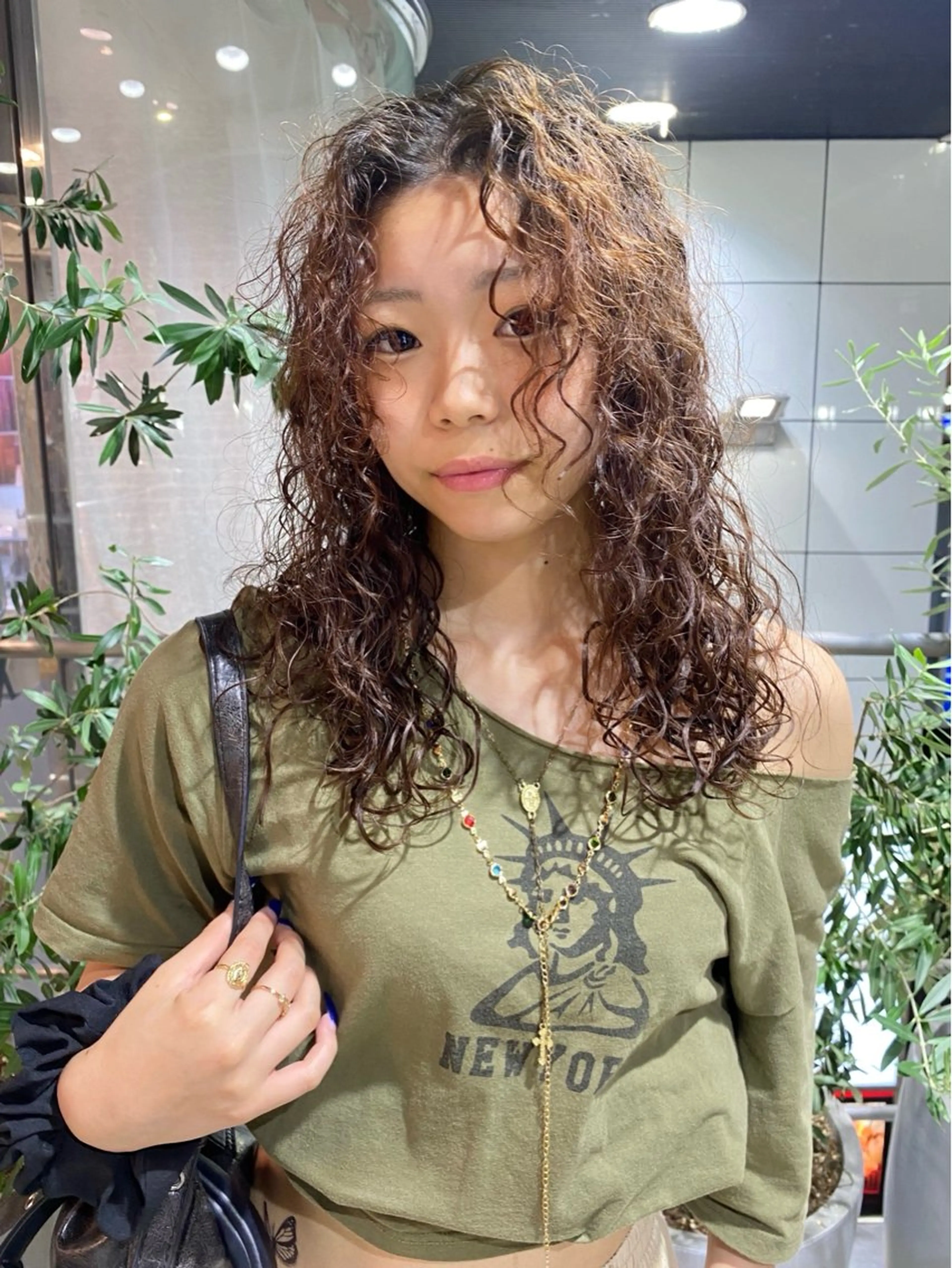 ロング パーマ ボブ 髪質改善 レイヤーカット オン眉 トリートメント カット パーマ トリートメント ヘッドスパ パーマ　ネイル /コトミ🐸のネイルデザイン