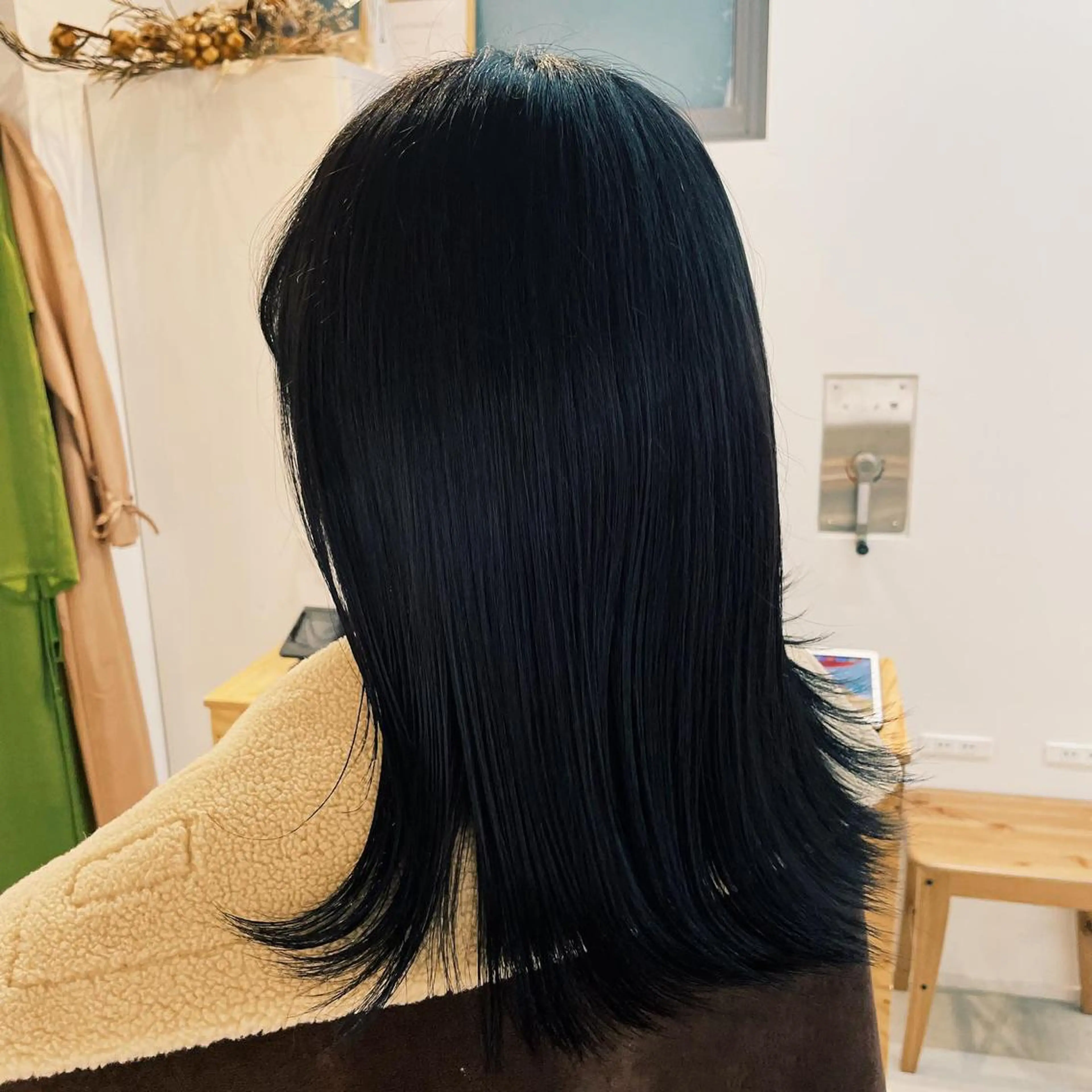 カラー 黒髪 ブリーチ ブルーカラー ブルーブラック ブリーチなしカラー カット ヘアカラー トリートメント fit/ madokaのヘアスタイル