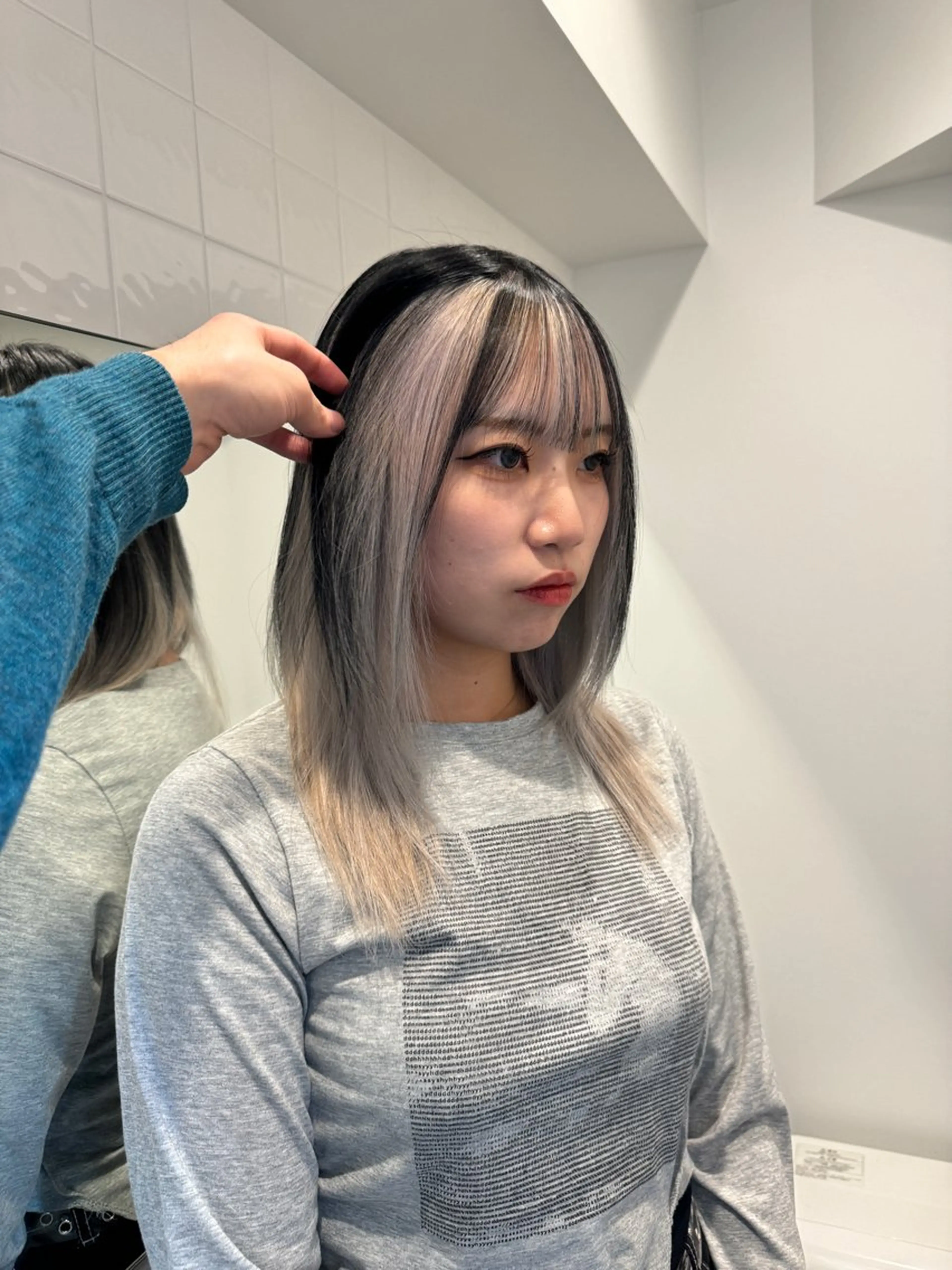 セミロング カラー 切りっぱなしボブ レイヤー/縮毛矯正のヘアスタイル