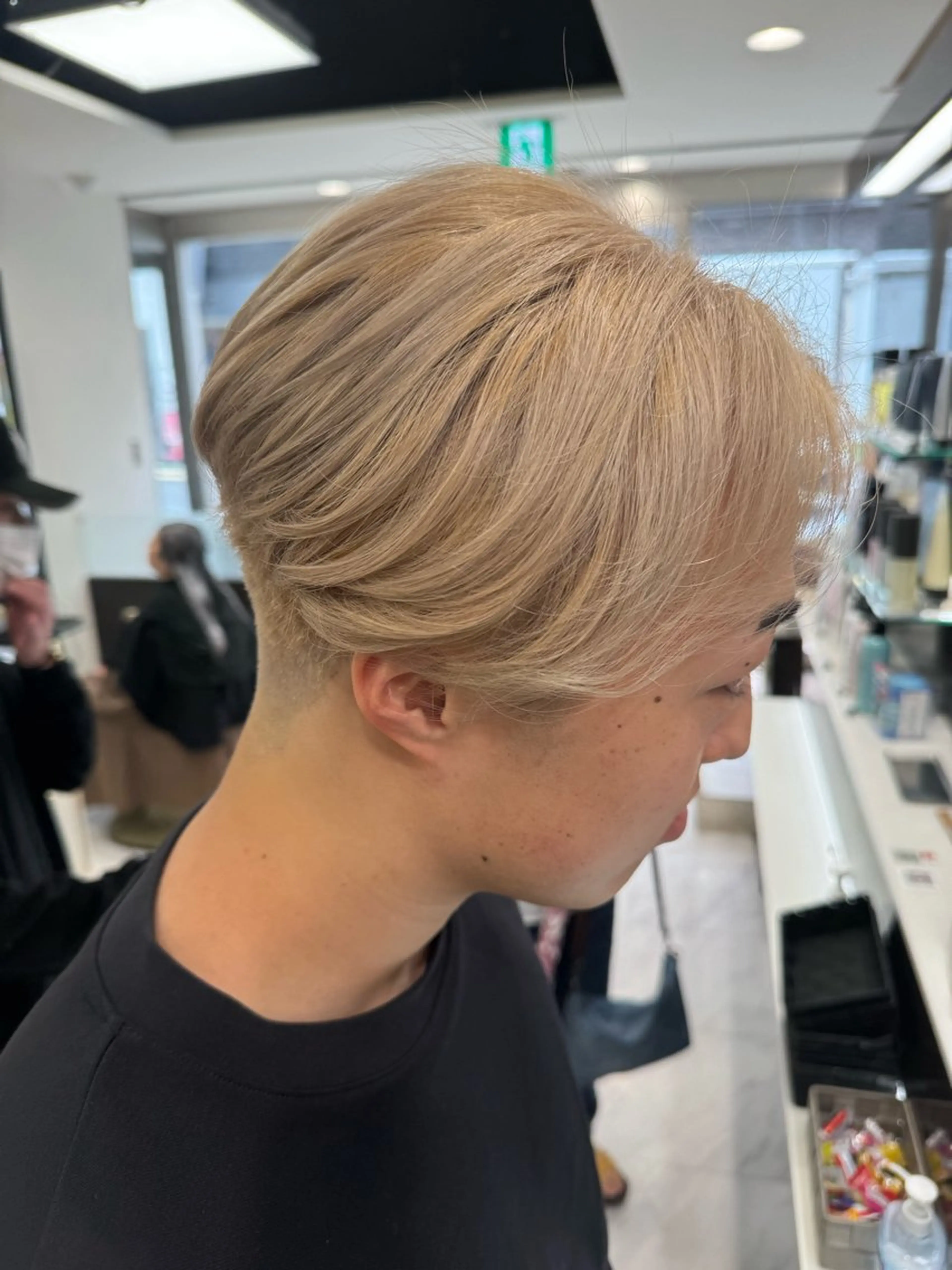 ショート カラー ヘアアレンジ メンズ 切りっぱなしボブ 前下がりボブ メンズブリーチ メンズハイライト メンズハイトーン ヘアカラー トリートメント Zina 大宮所属・目黒 碧人のヘアスタイル