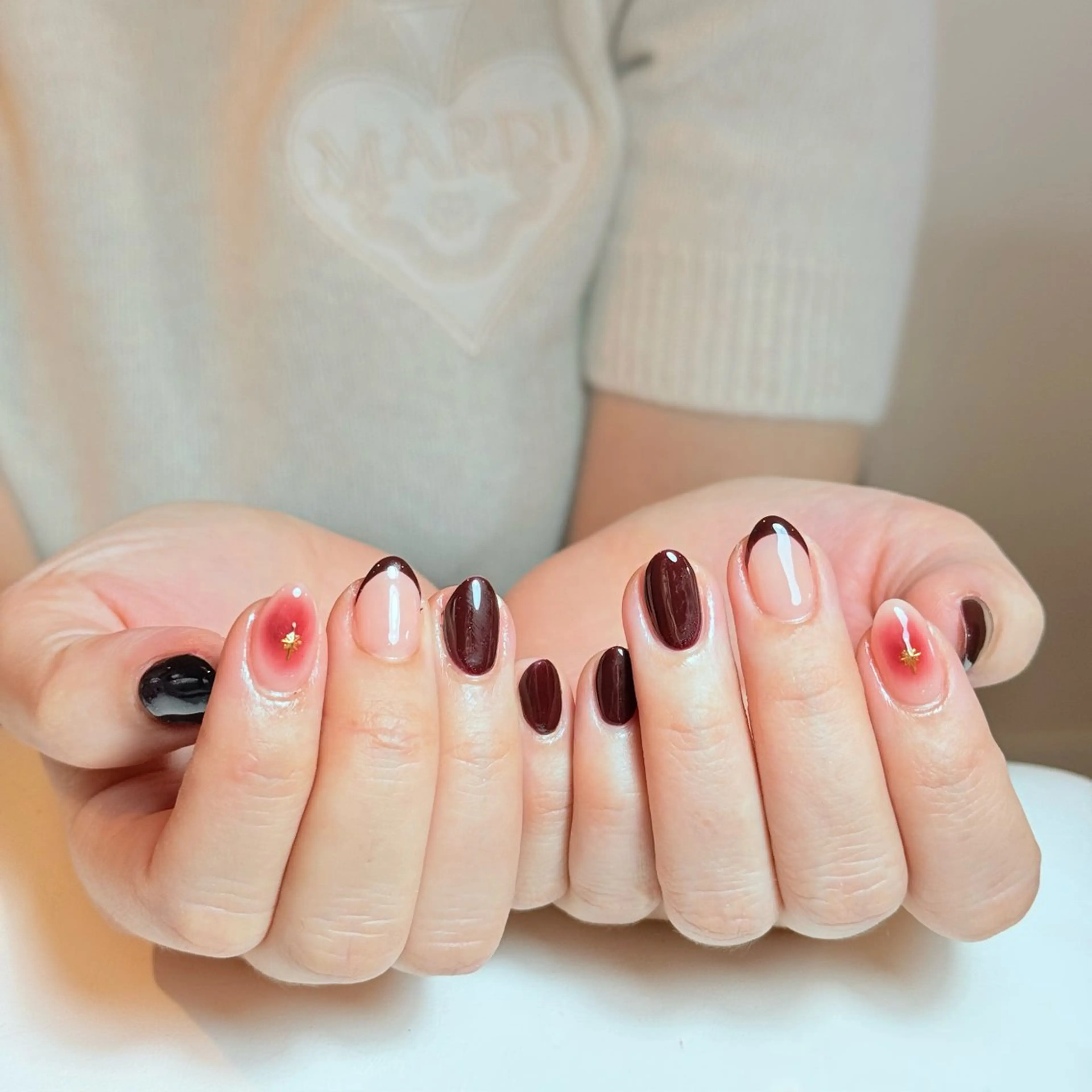 ネイル チークネイル フレンチネイル グラデーション キラキラネイル 韓国ネイル ハンドネイル Risa_ Nailのネイルデザイン