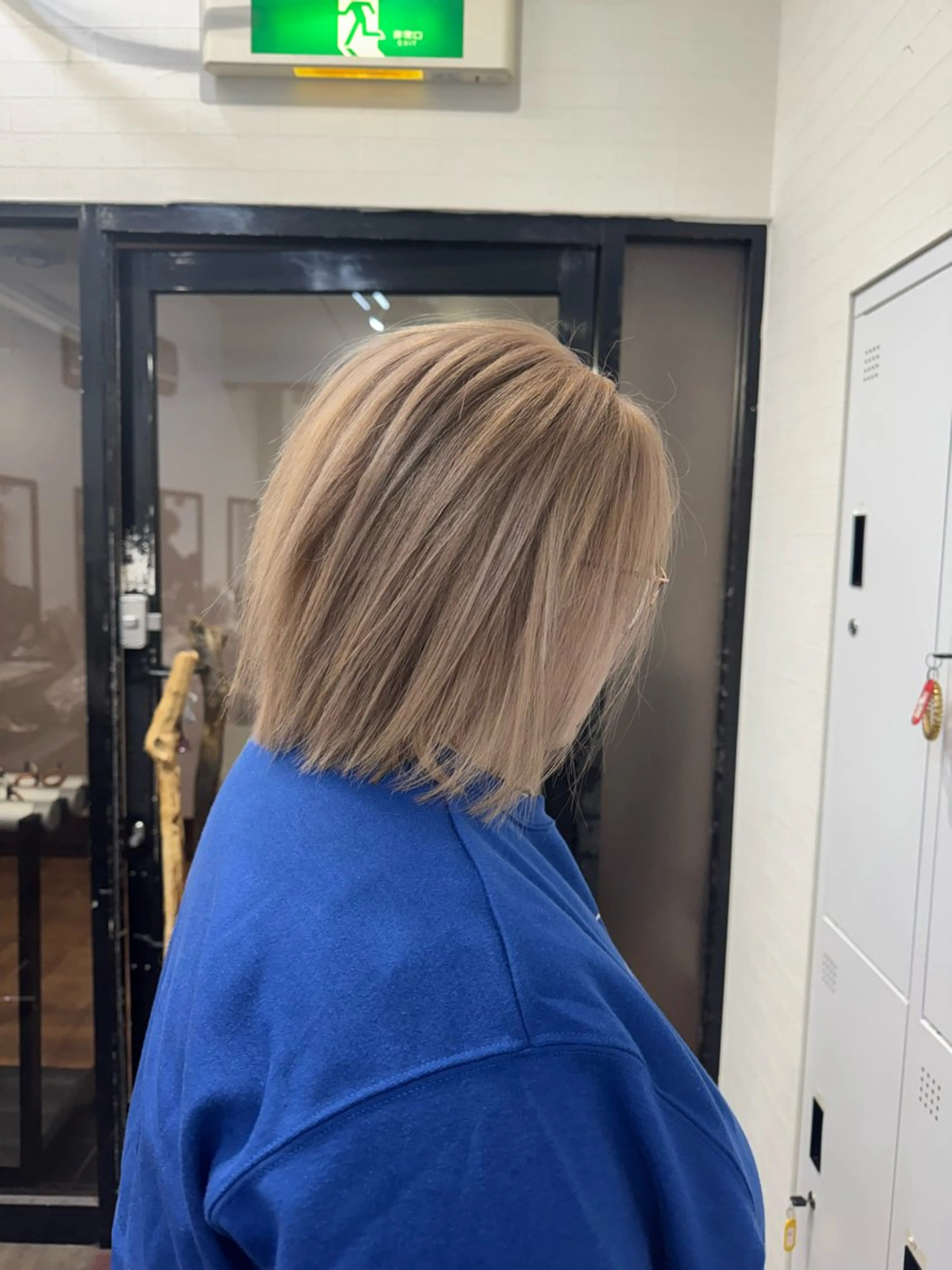 ショート 横浜🦋ハイトーン 🫐シャドウルーツのヘアスタイル