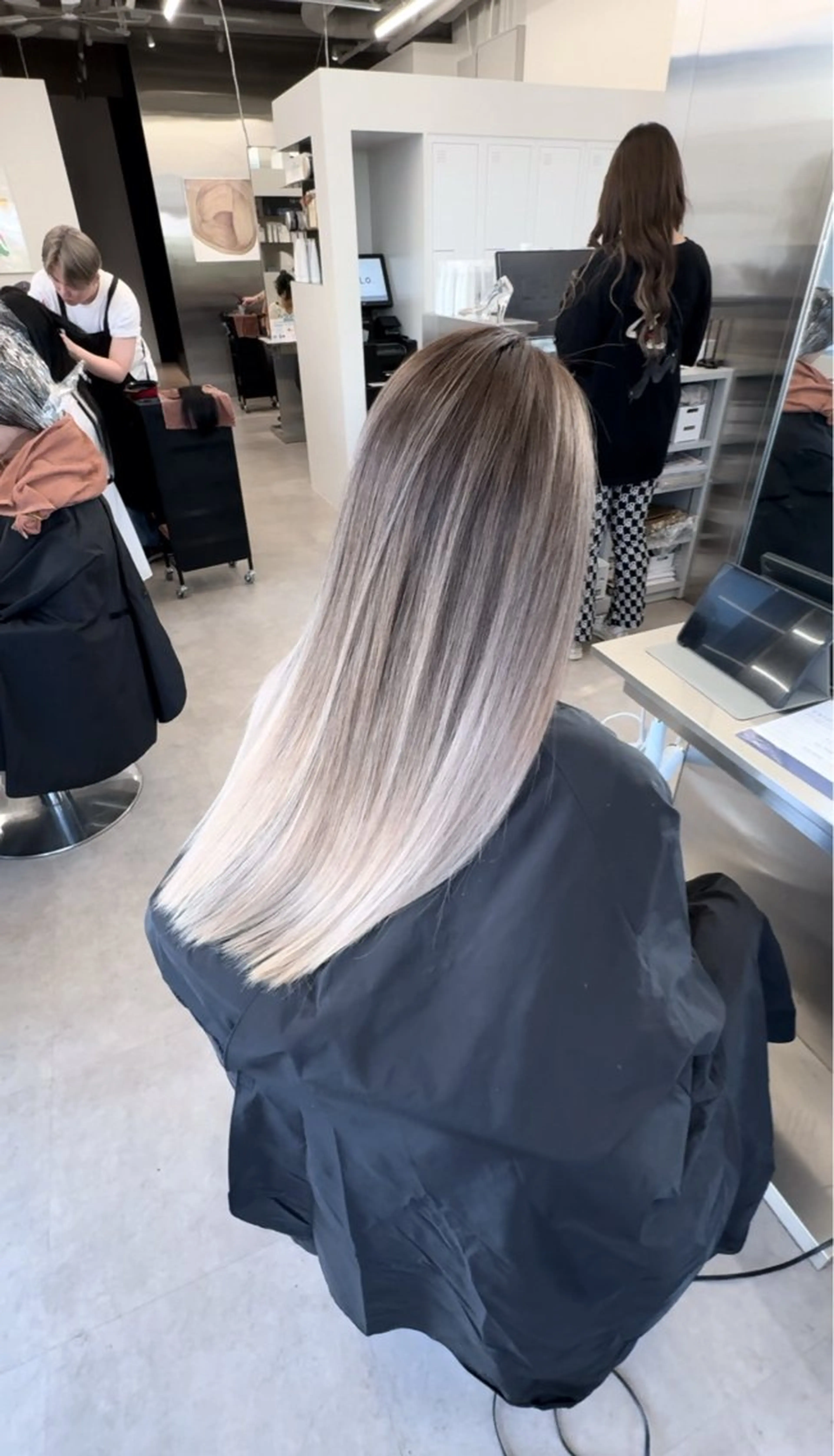 ロング カラー ブリーチ×エクステ 超特化美容師のヘアスタイル