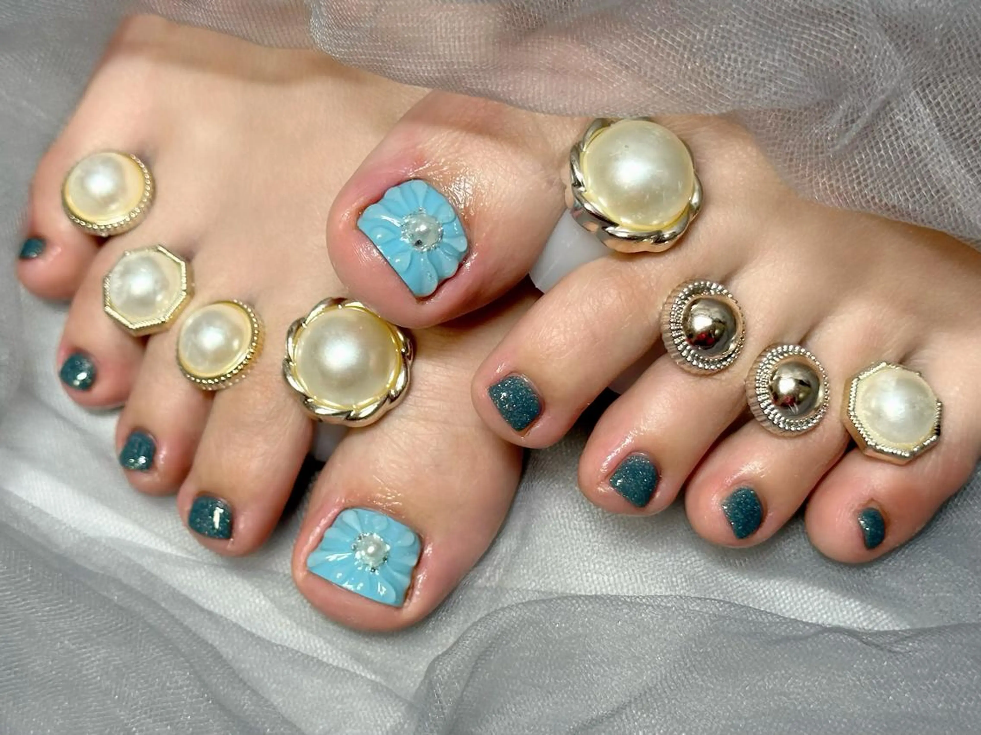 ネイル ブルー ラメ(グリッター) 水色 ぷっくりネイル フットネイル Nail Salon KURELLYのネイルデザイン