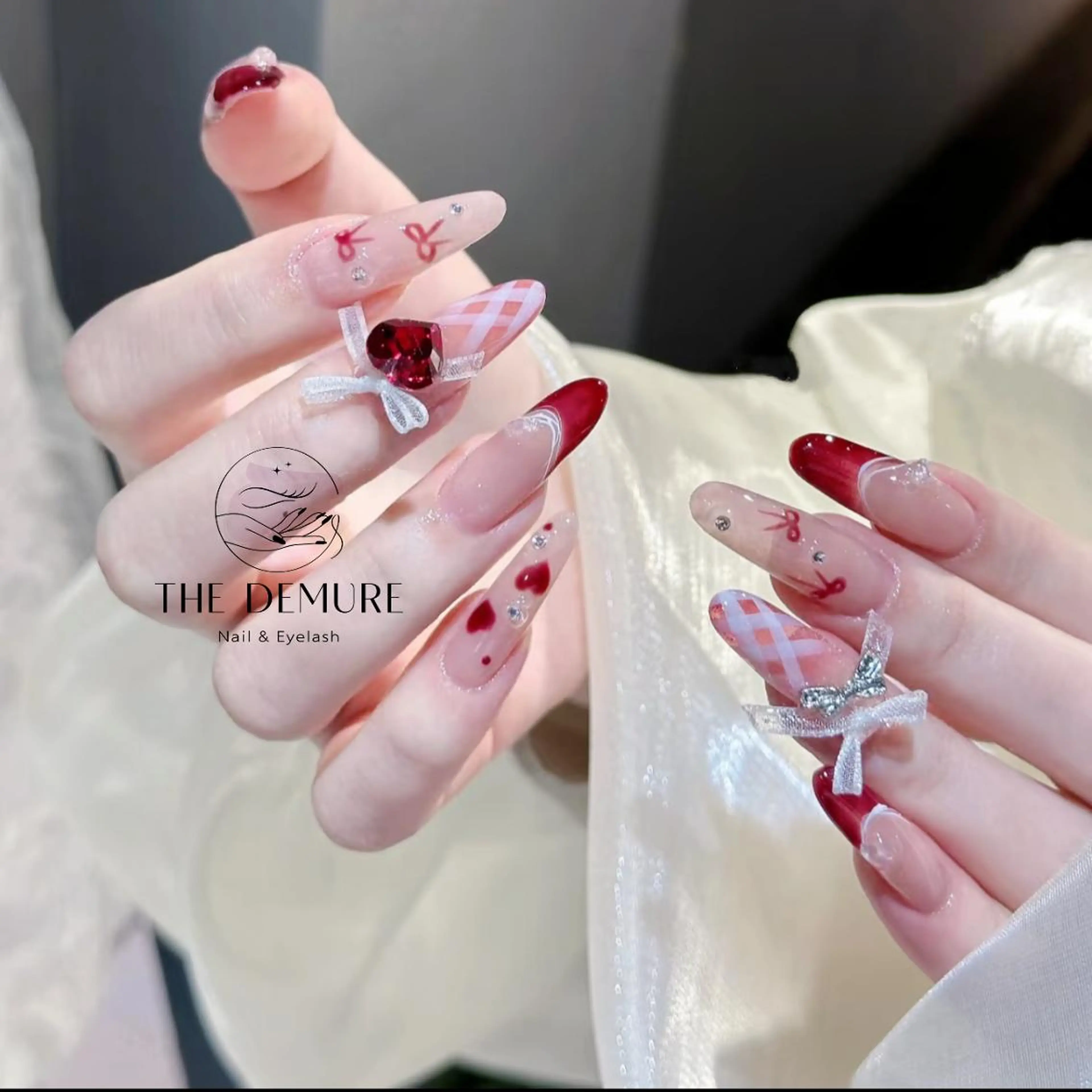 ネイル ハンドネイル ハンドケア Demure リリス　銀座店のネイルデザイン