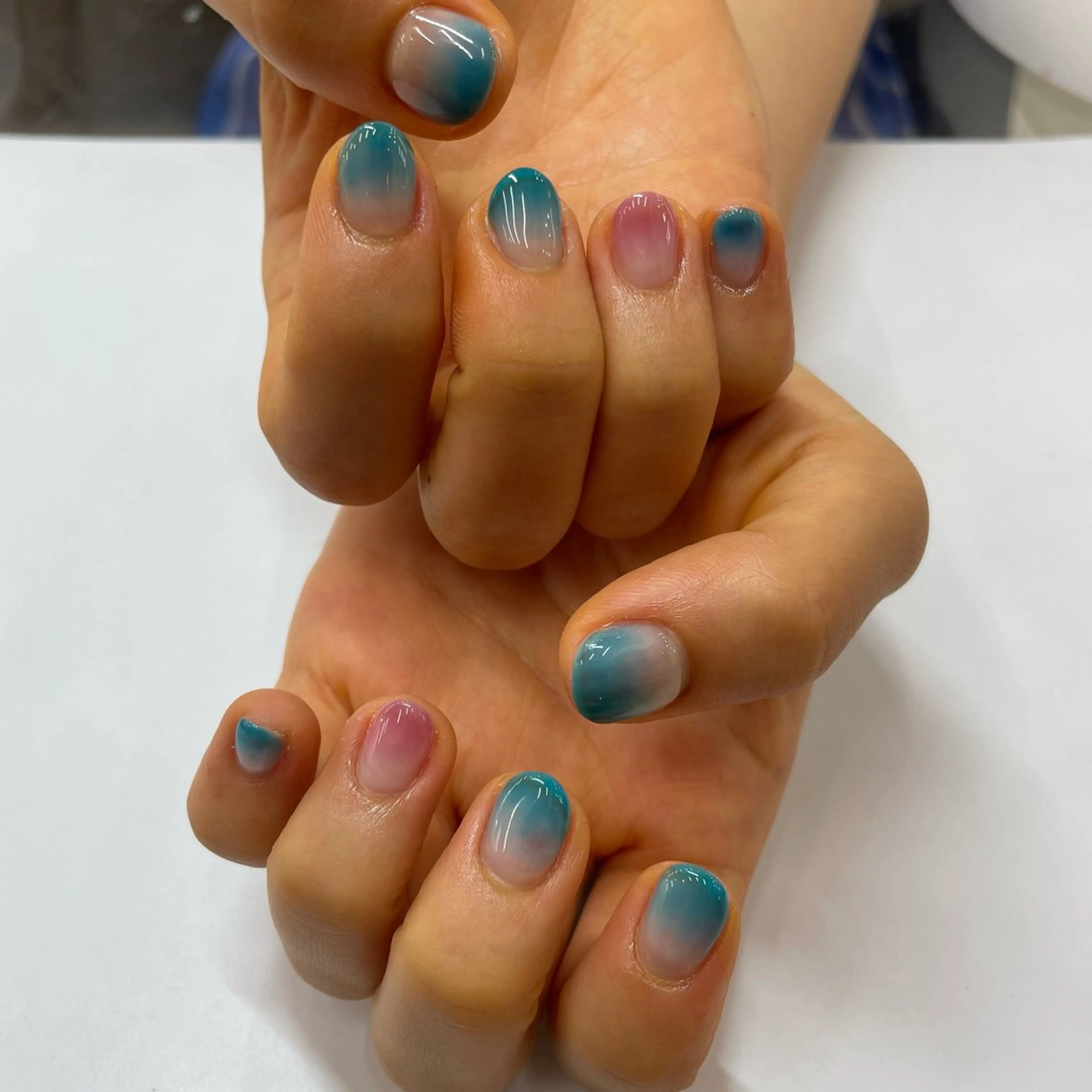 ネイル ブルー 赤色 MAXKELLY EMIのネイルデザイン