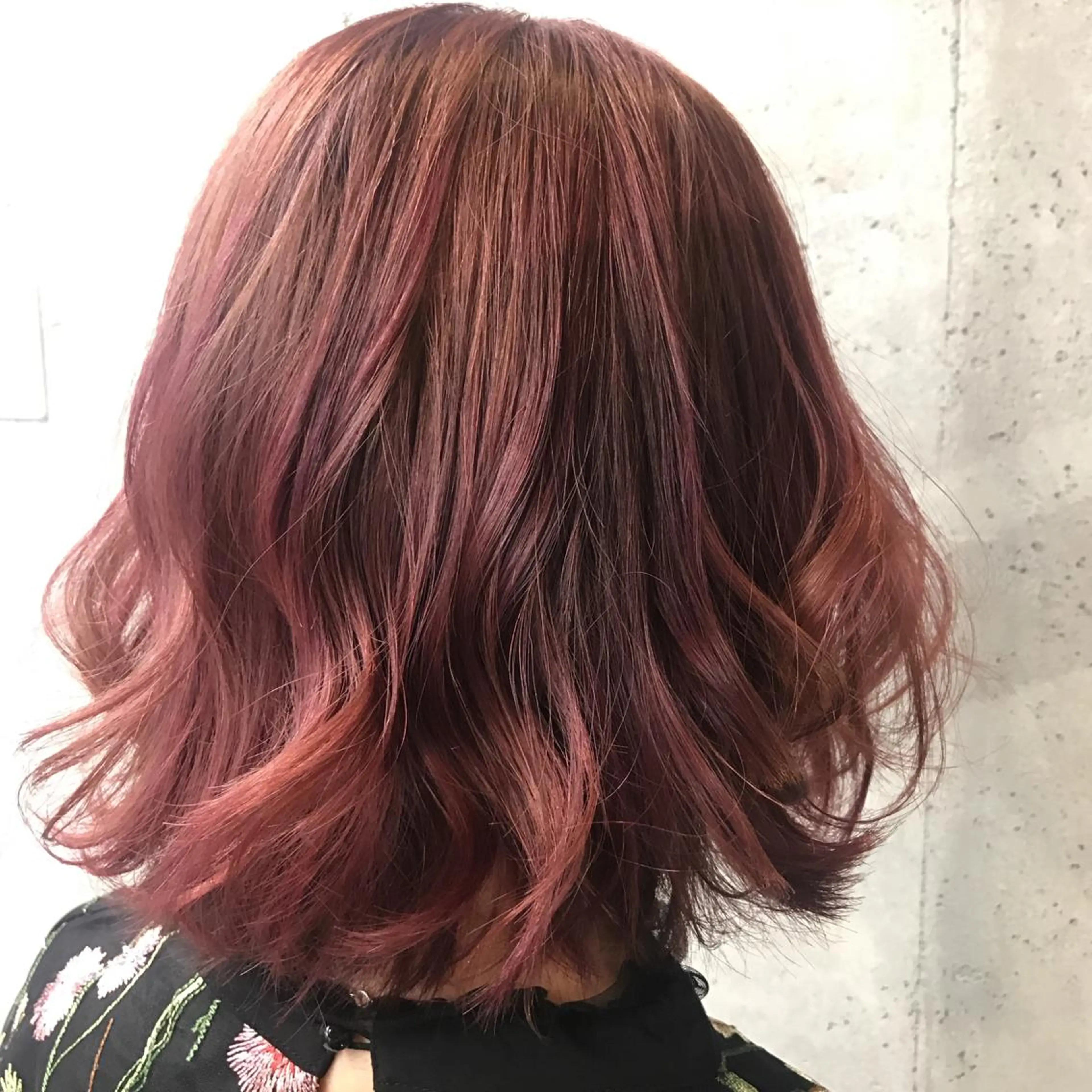 ミディアム カラー にった みずきのヘアスタイル