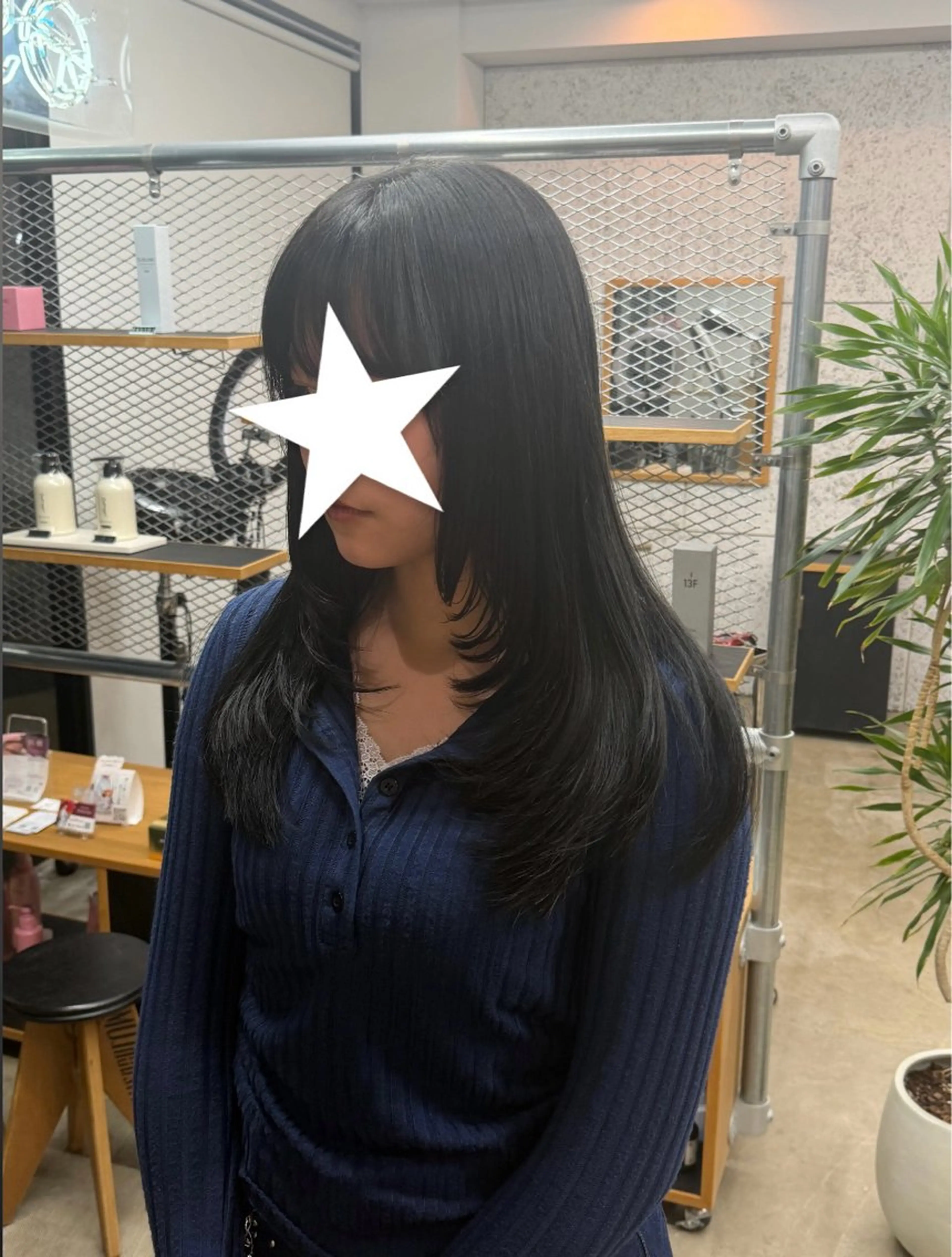 ロング 顔周りカット レイヤーカット SEE-SAW． MANAKAのヘアスタイル