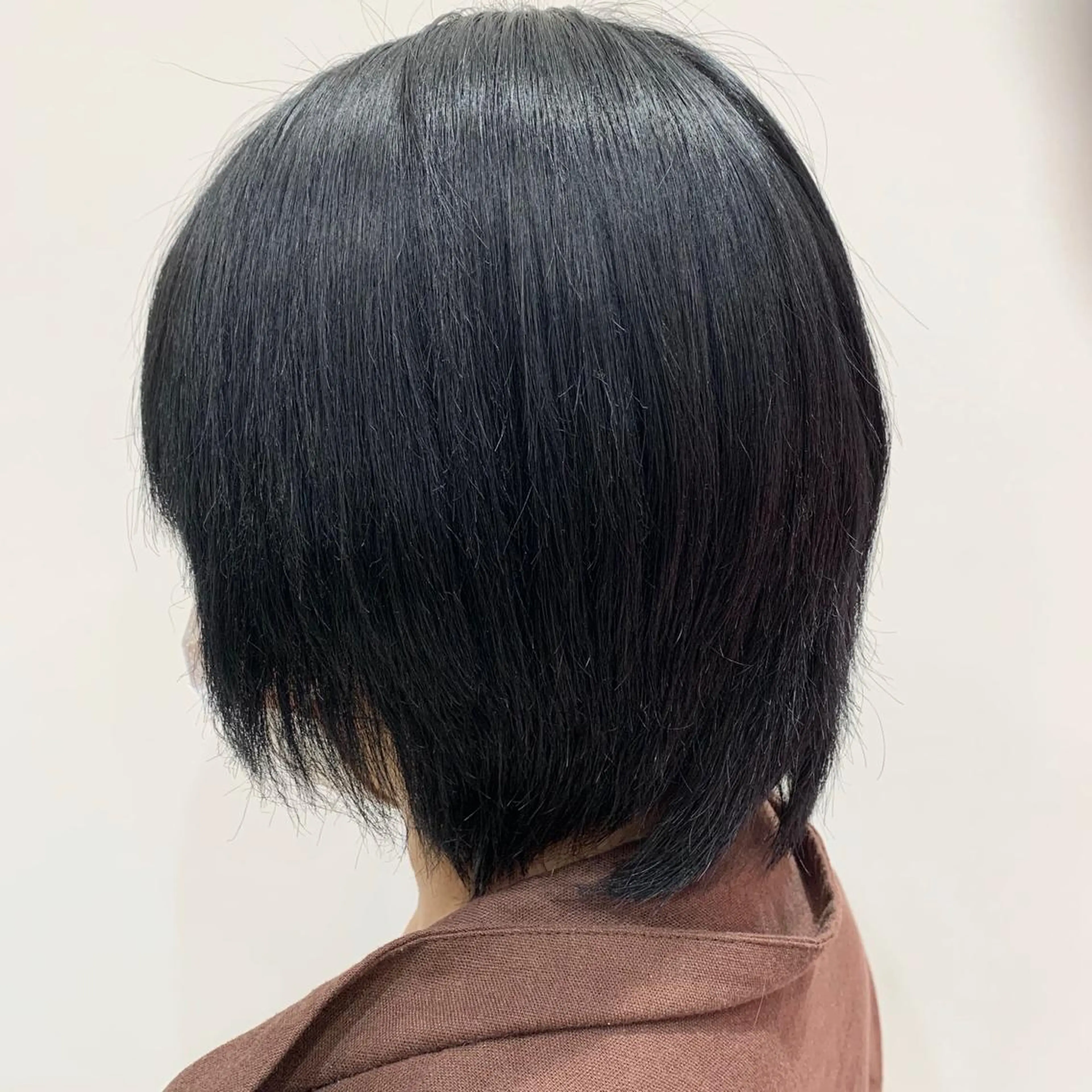ショート カラー 黒髪 ブルーカラー ブルーブラック 韓国風ハッシュカット 似合わせレイヤー池袋のヘアスタイル