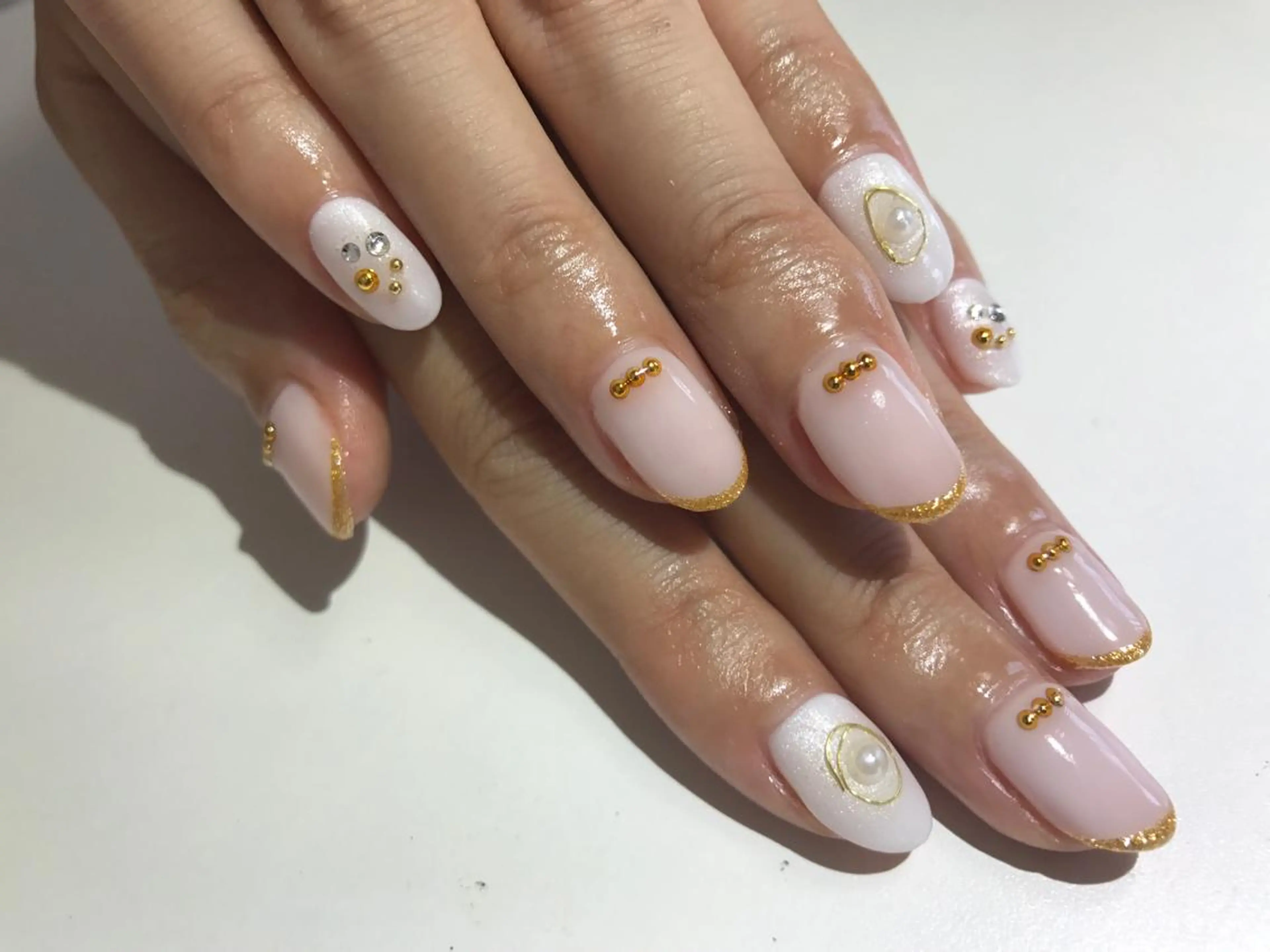 ネイル ゴールド ラメ(グリッター) ホワイト Flam Nailのネイルデザイン