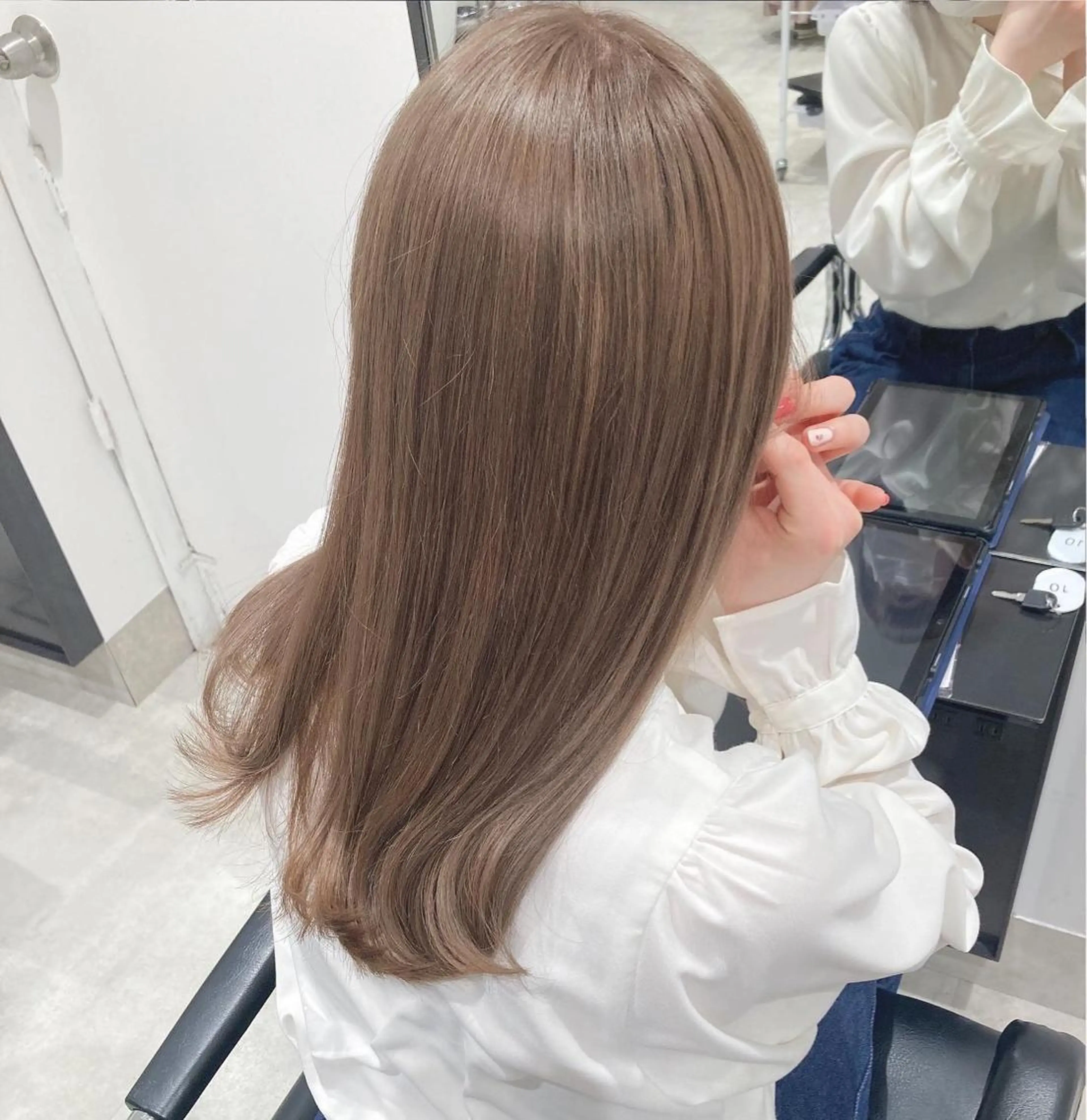 セミロング カラー ブリーチ スキバサミを使わない カット🌼唯🌼のヘアスタイル