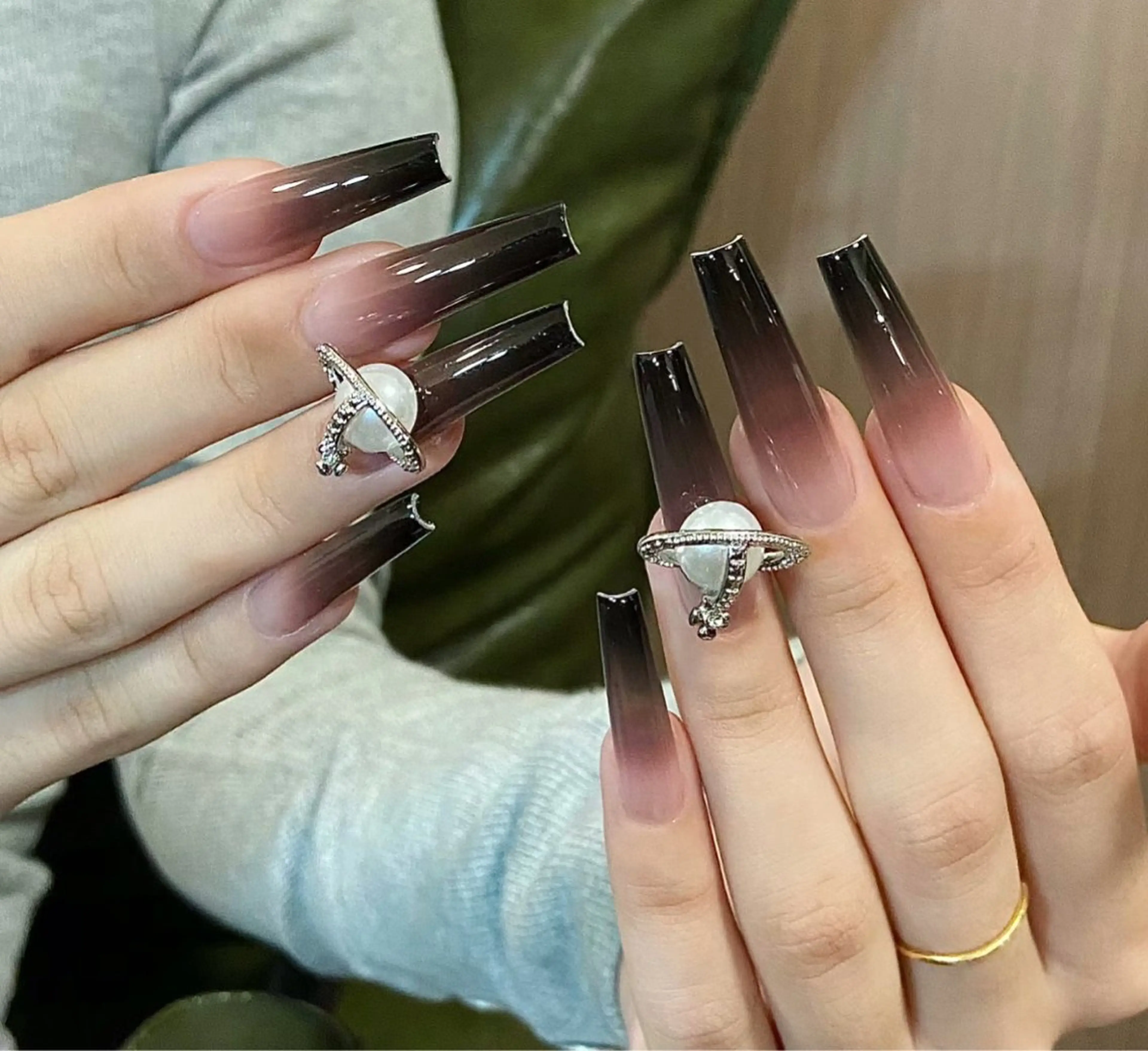 ネイル フレンチネイル キラキラネイル 韓国ネイル マグネットネイル ニュアンスネイル ハンドネイル 🎀kira 長さだし💗モチ最高のネイルデザイン