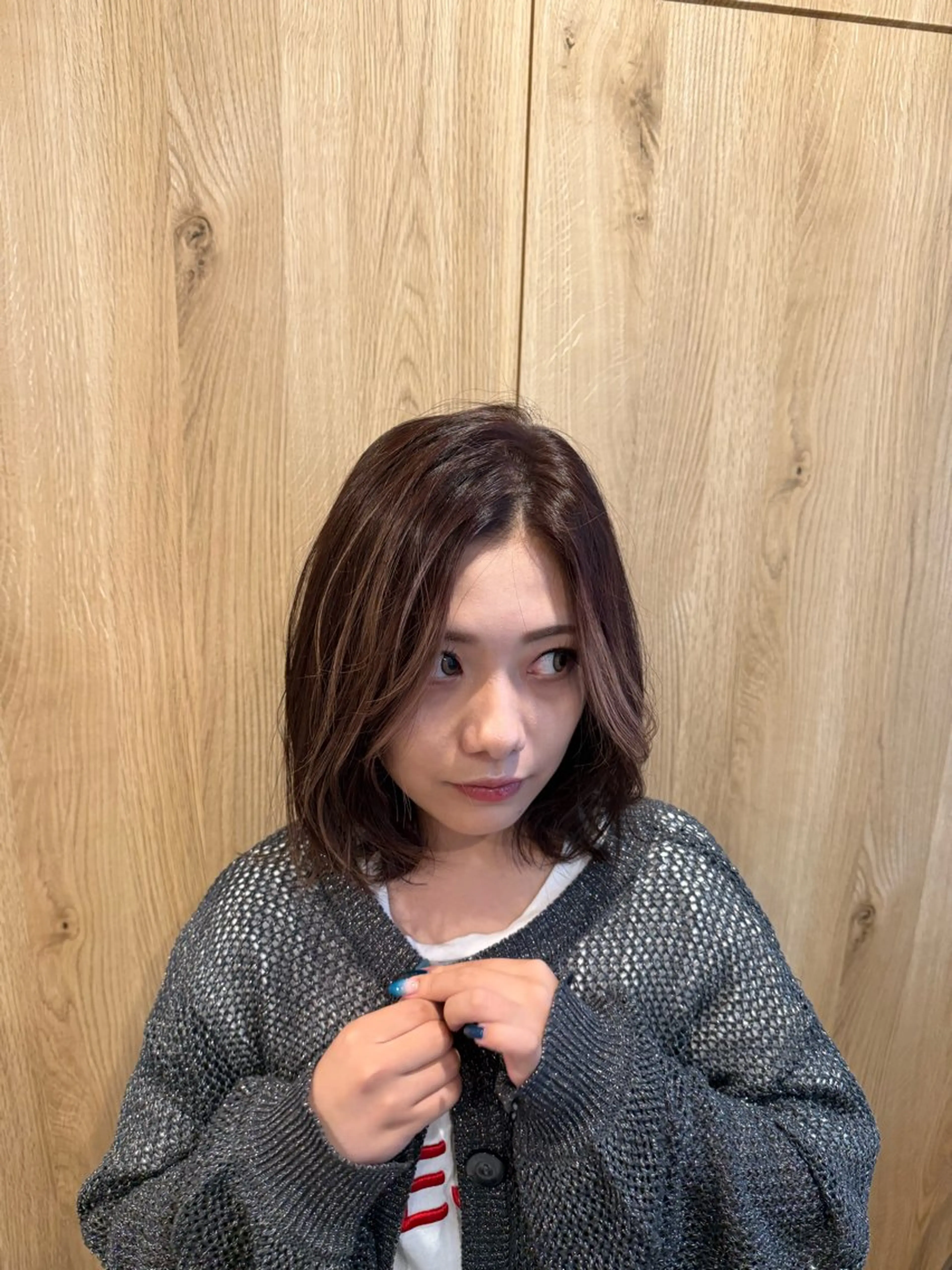 ミディアム 韓国風束感まつエク/ 艶カラーくるみのヘアスタイル