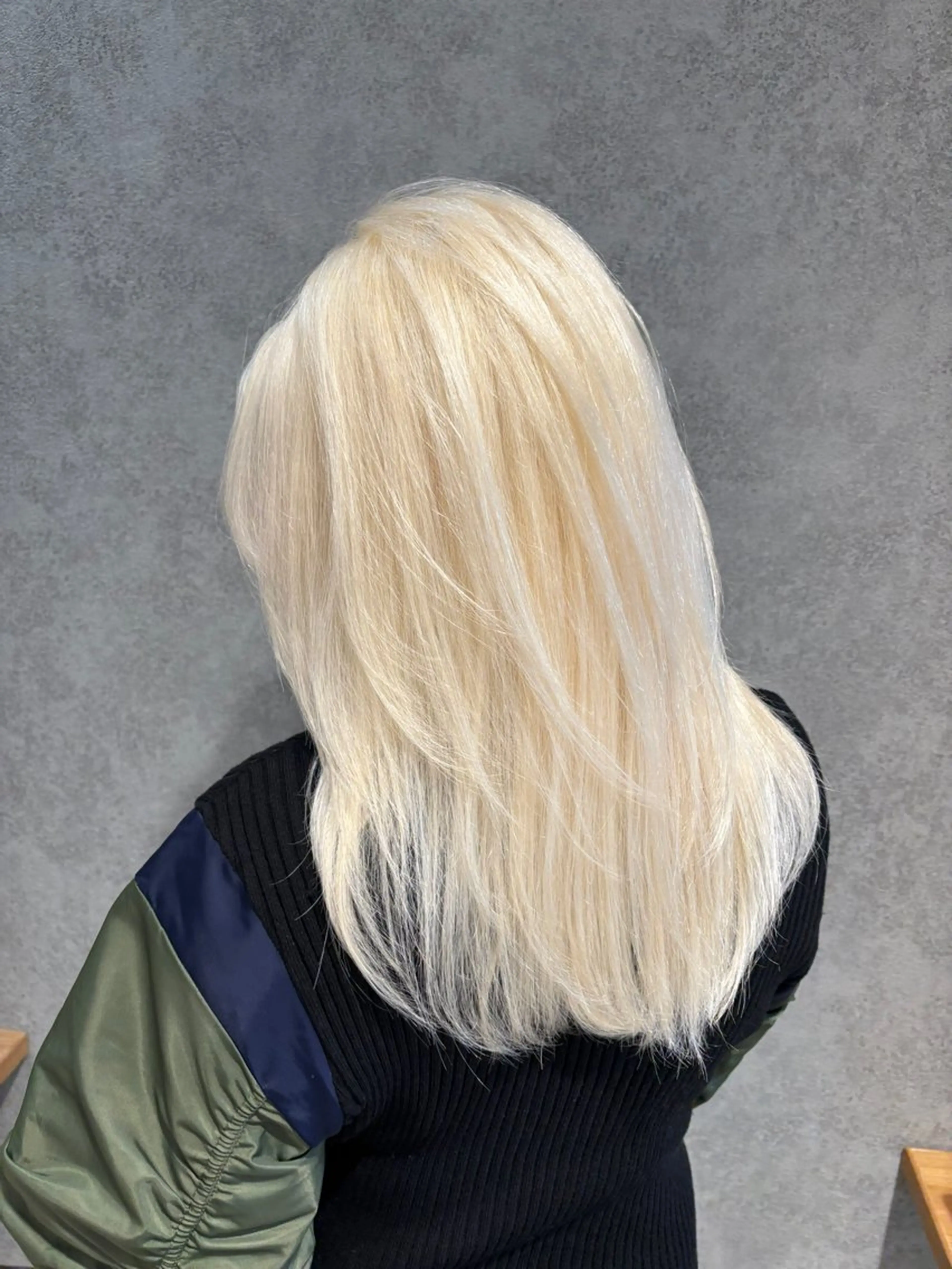 ロング カラー ヘアアレンジ ブロンド ホワイトブロンド カット ヘアカラー 🧶ブリーチカラー TERU🧶のヘアスタイル