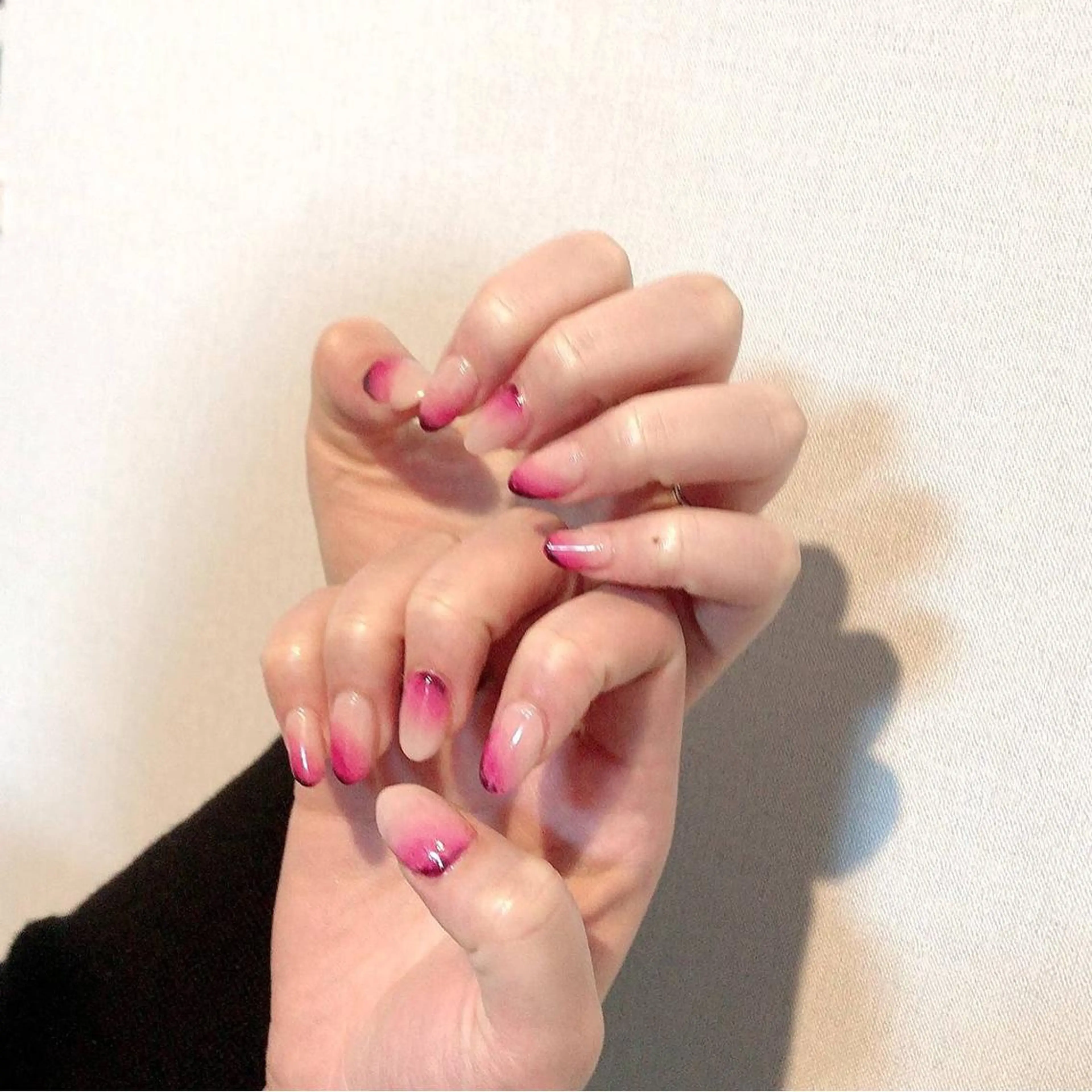 ネイル グラデーション ニュアンスネイル 赤色 シンプルネイル milly nail （予約担当)のネイルデザイン