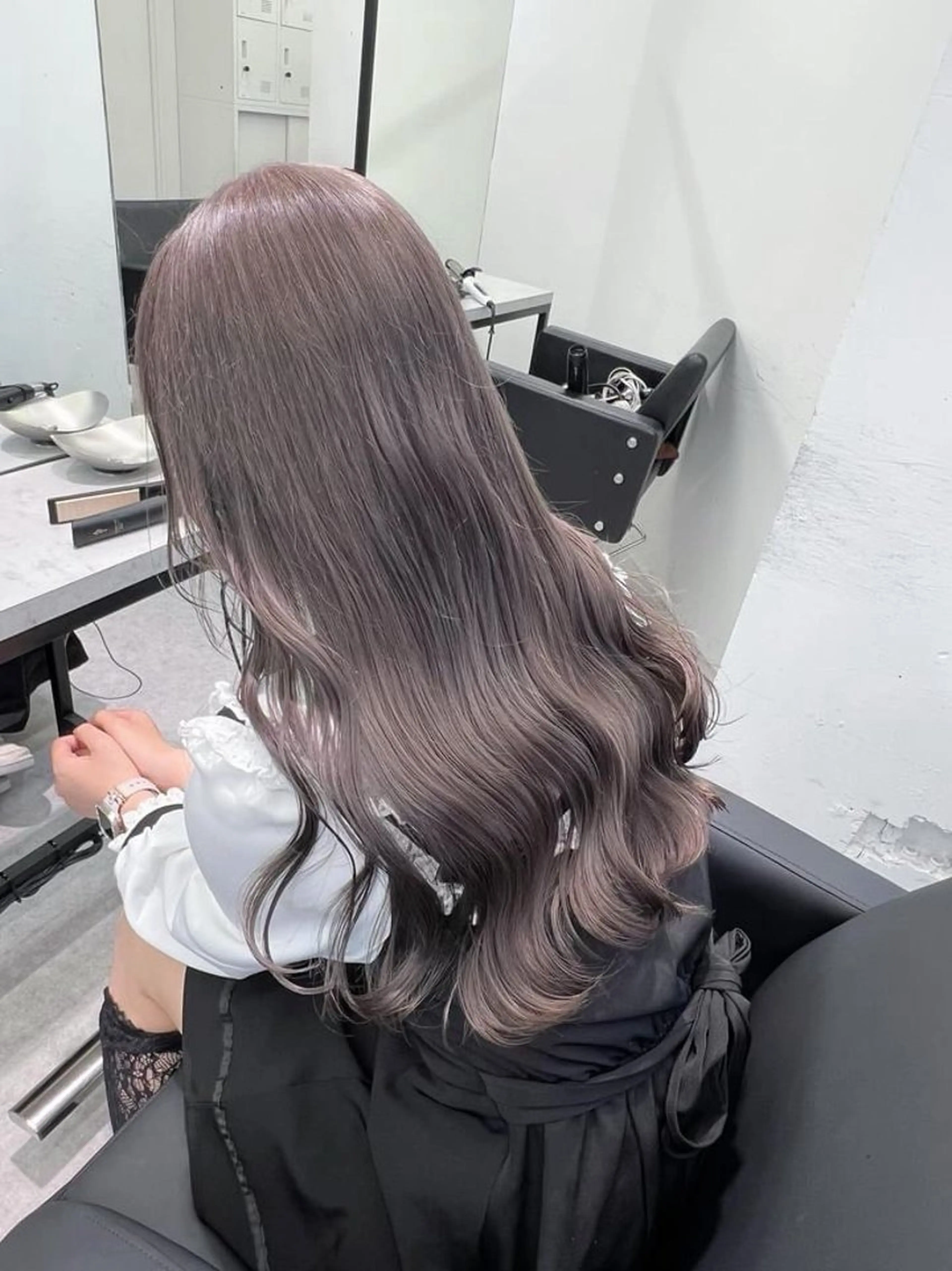 ロング カラー アッシュ ベージュカラー ブリーチ ブロンド ブロンドベージュ 💍透明感 💖艶ミルクティーのヘアスタイル