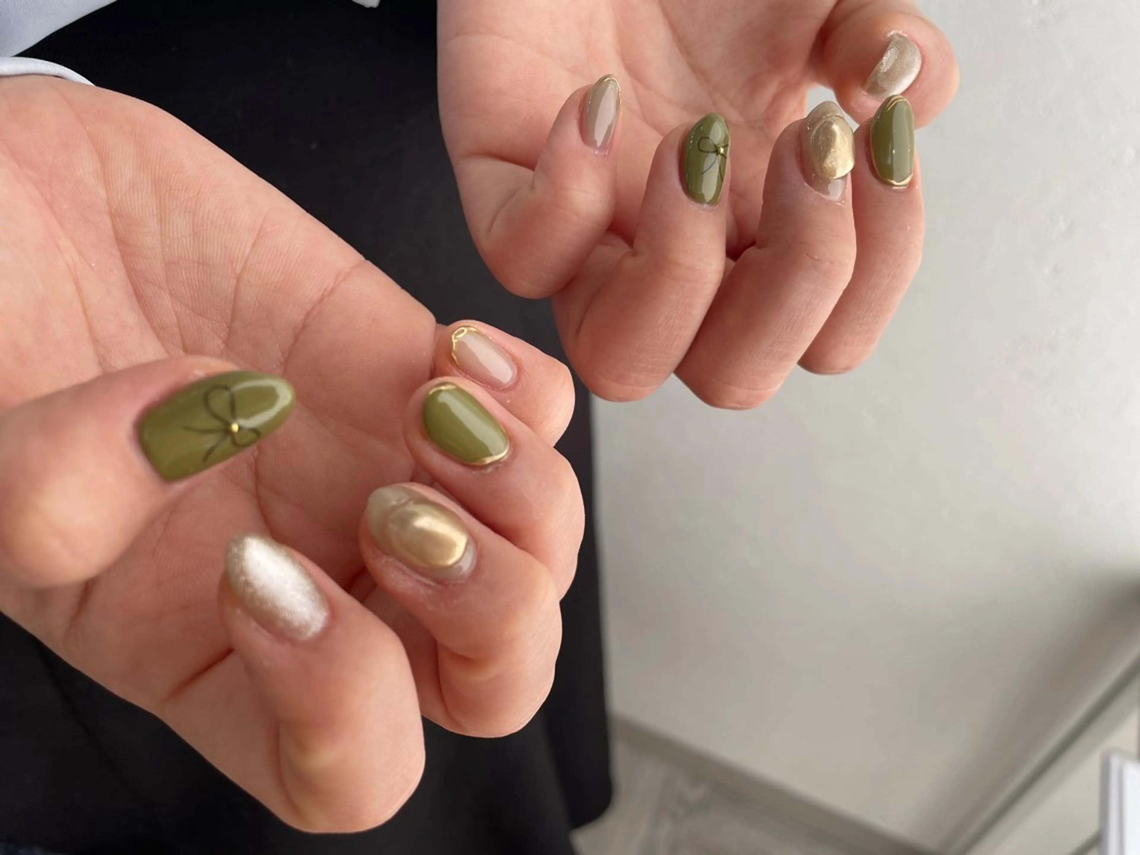 ネイル グリーン ミラーネイル ニュアンスネイル リボン 冬ネイル 園田 ソノダのネイルデザイン