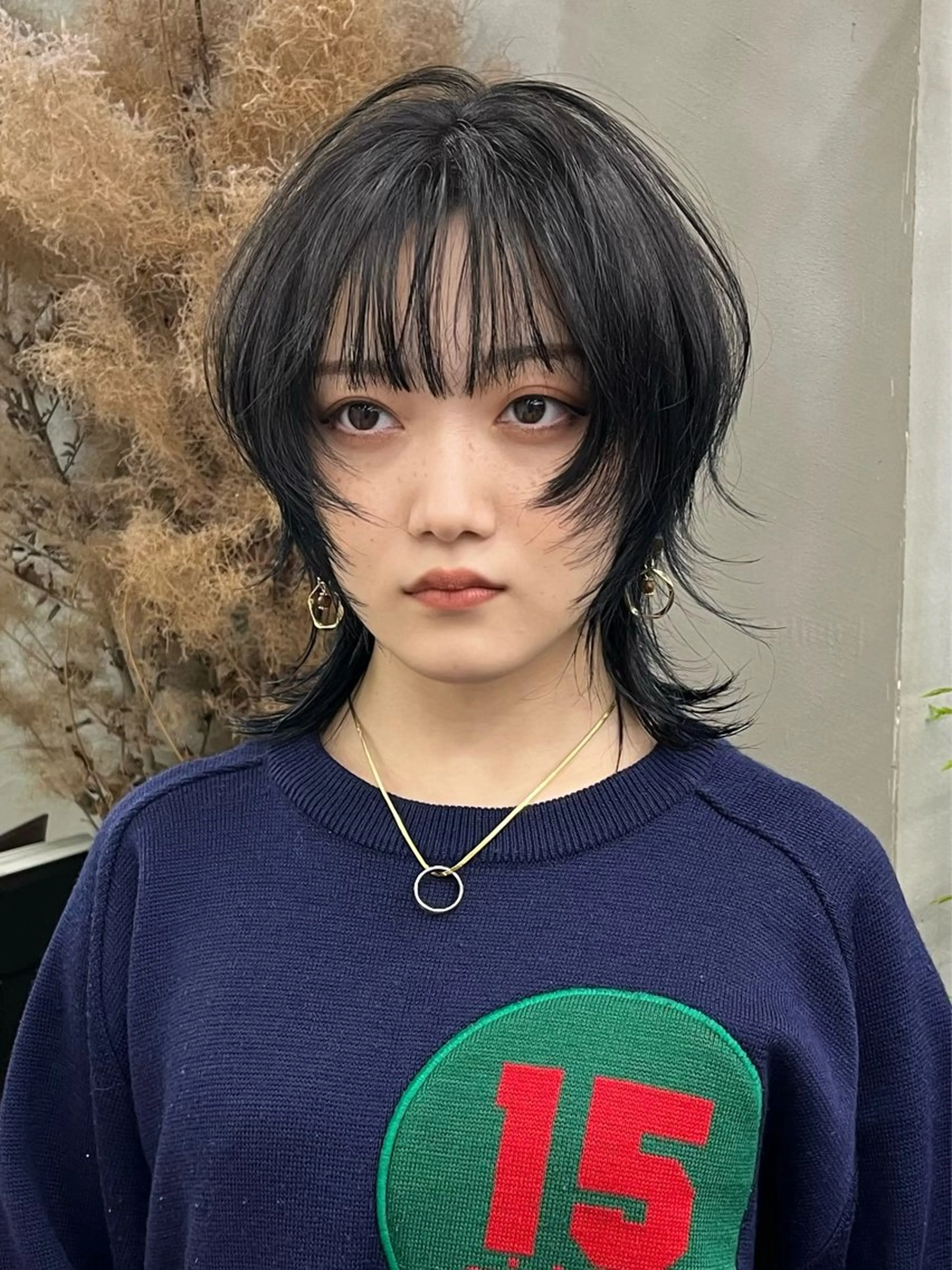 ミディアム カラー 黒髪 透明感カラー 顔まわりレイヤー 顔周りカット レイヤーカット イツク ⚡️ ルーツ/ハイトーンのヘアスタイル