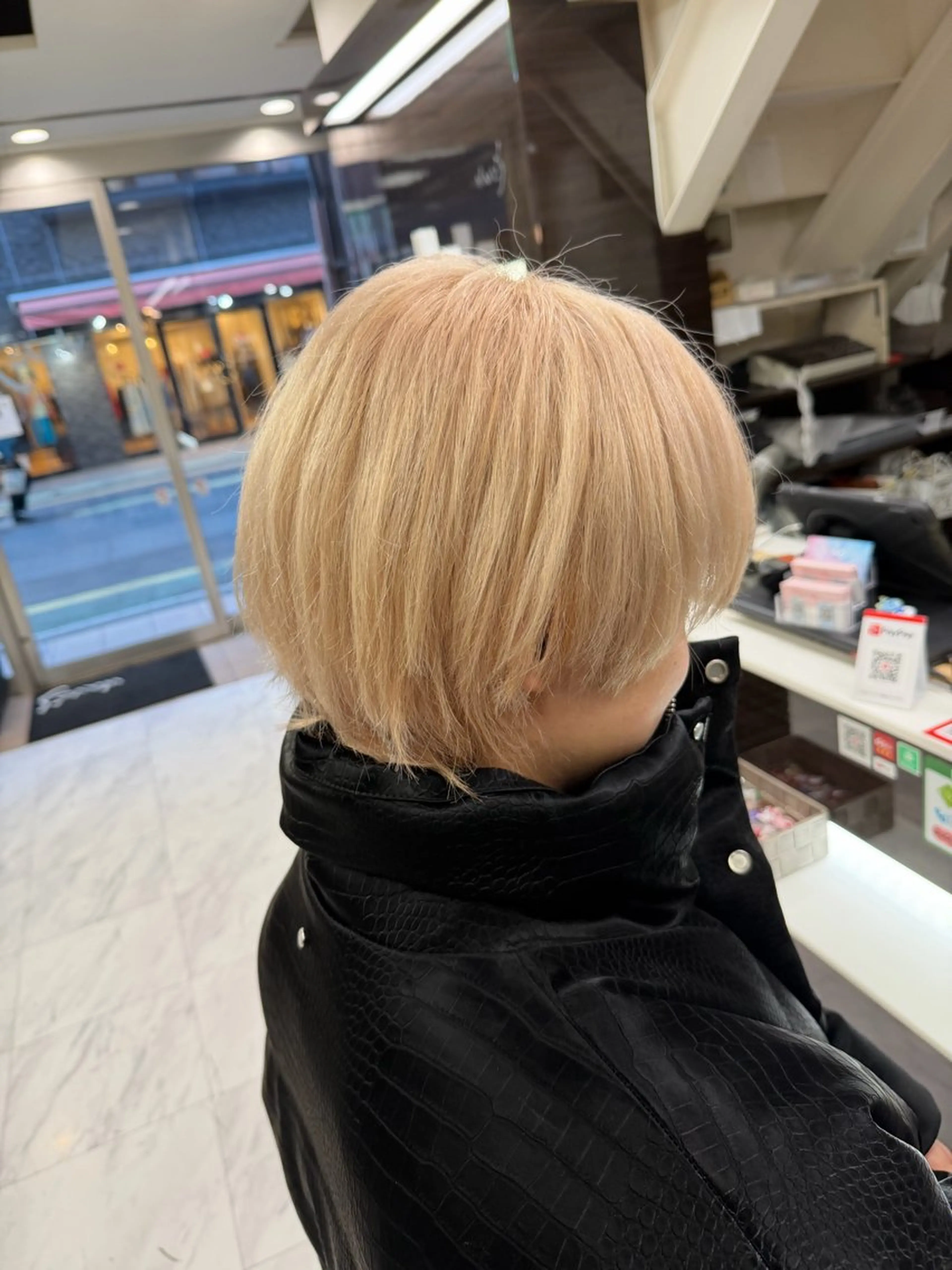 ショート カラー ベージュカラー ブリーチ ホワイトベージュ 🌼杉田 胡桃🌼のヘアスタイル