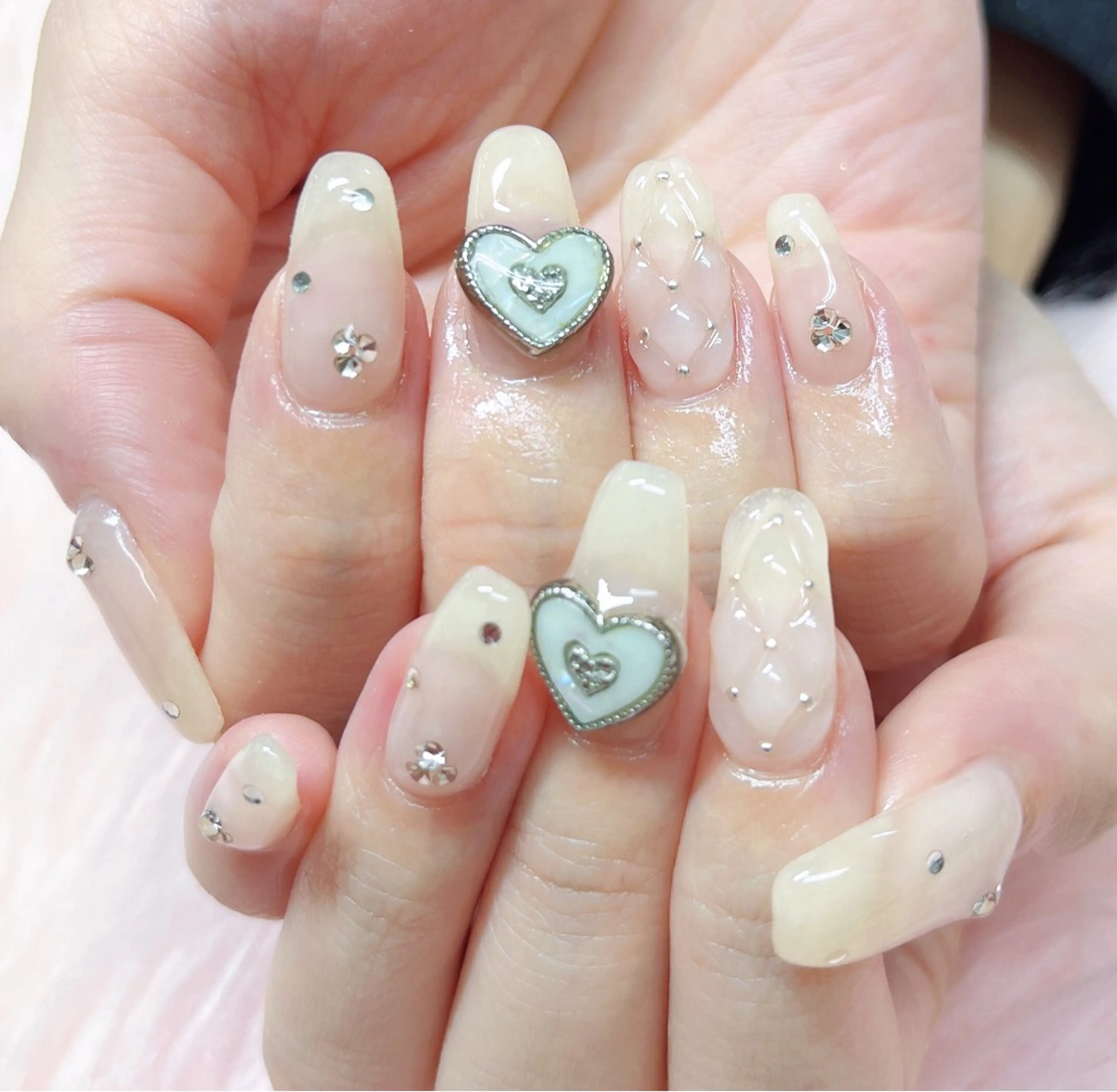 ネイル ハンドネイル MoonNail ユリ🌸のネイルデザイン