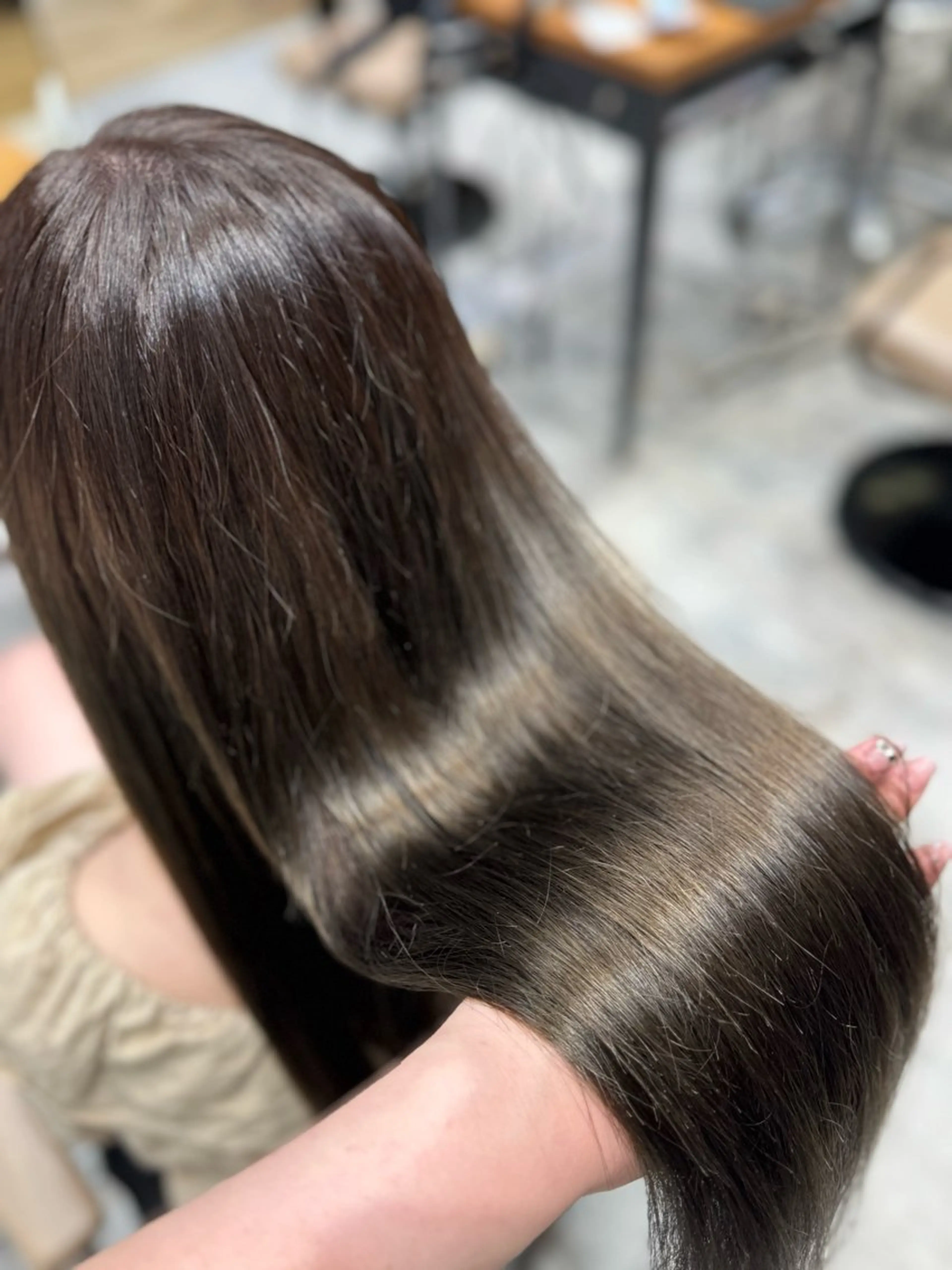 ロング カラー ベージュカラー ブリーチ ブラウンカラー ブラウンベージュ ショコラベージュ ヘアカラー レイヤー/顔まわり/ 透明感カラー/れいなのヘアスタイル