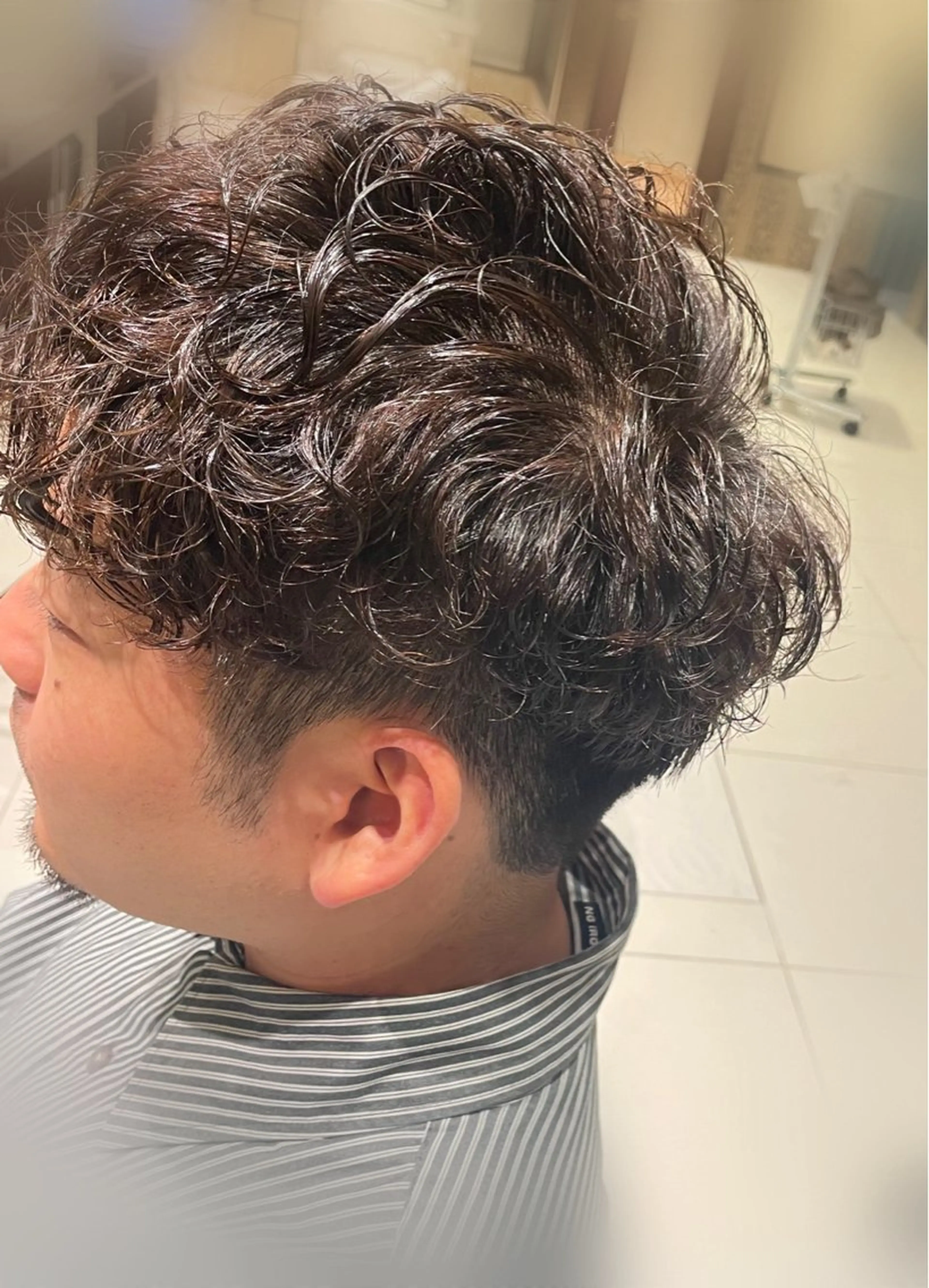 ショート パーマ メンズ メンズパーマ 岡田 駿也のヘアスタイル